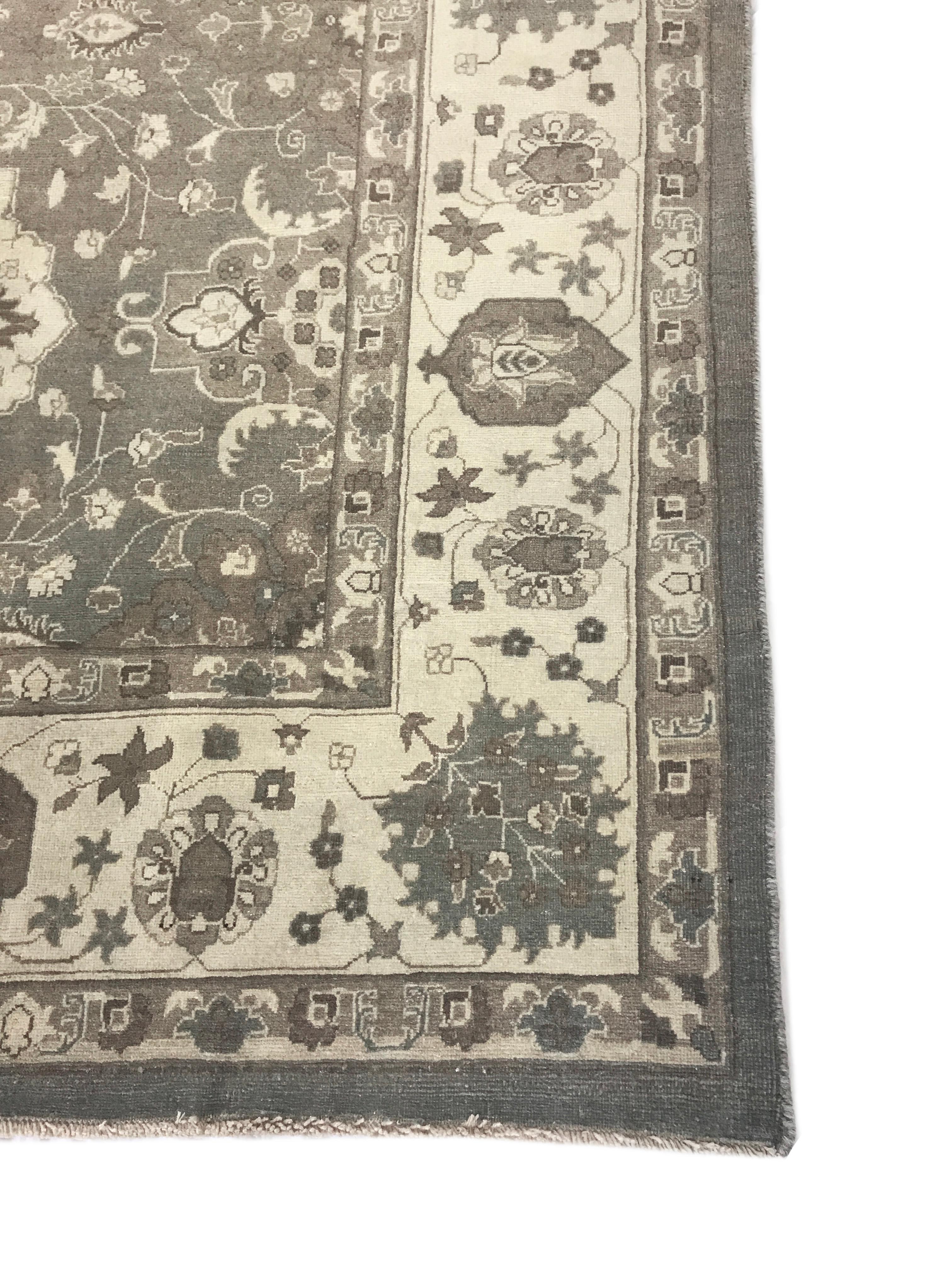 Gray Floral Medallions Transitional Hand Knotted Wool Area Rug In New Condition For Sale In Los Angeles, CA