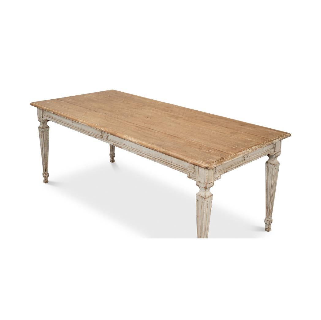 Asiatique Table de salle à manger provinciale française grise en vente