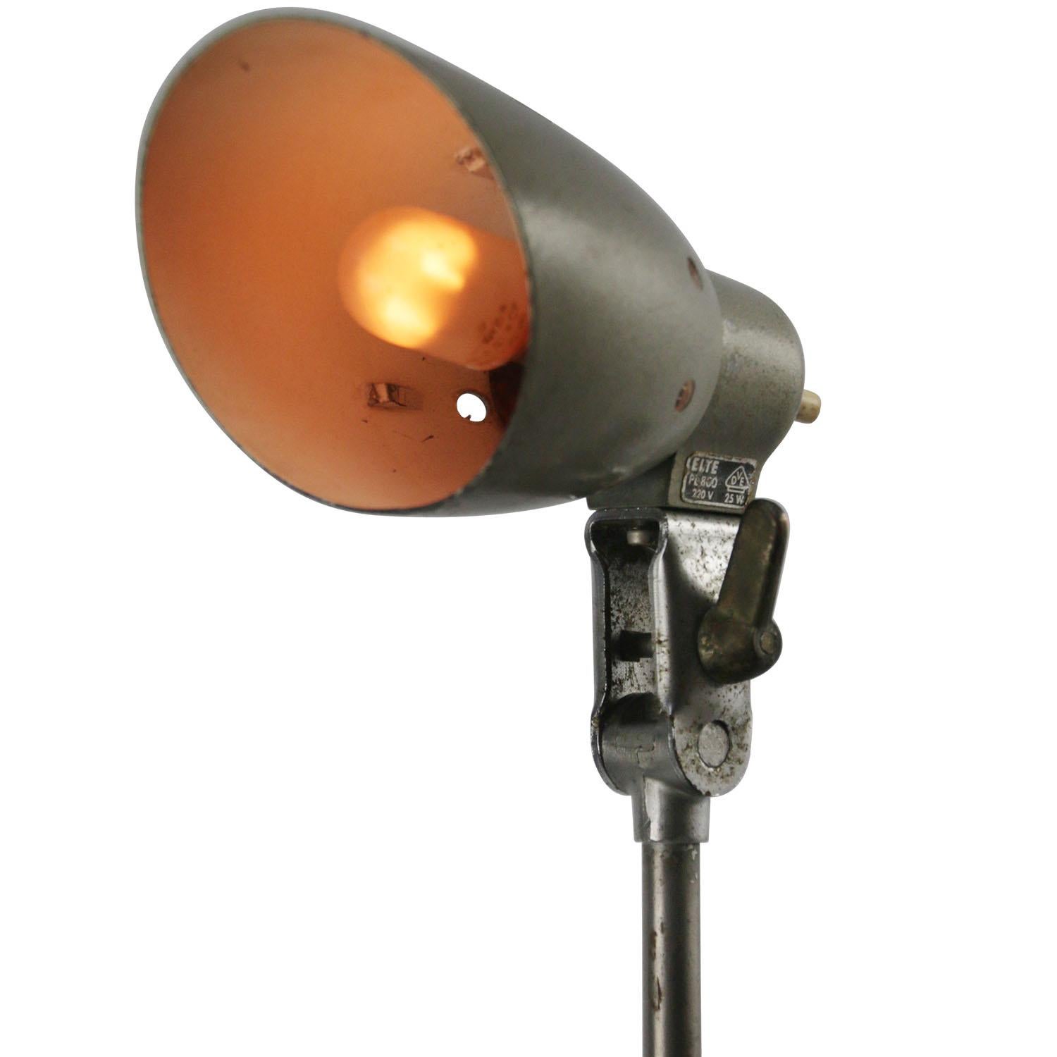 Industrial work light ‘Pfaff’ with bakelite shade by Lumina, France
Including plug and switch in shade

Weight: 1.10 kg / 2.4 lb

E14. bayonet

Priced per individual item. All lamps have been made suitable by international standards for