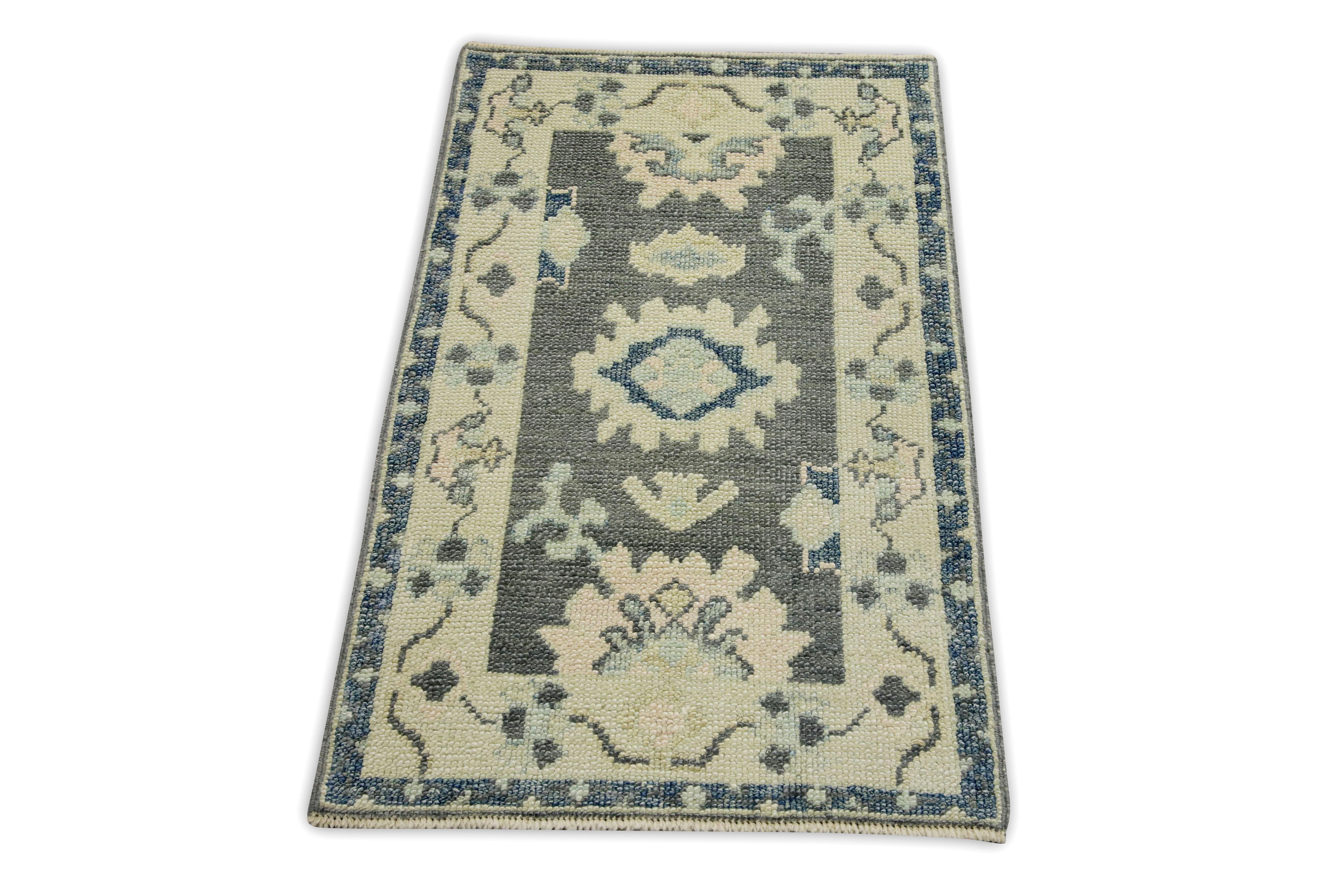 Gray Geometric Design Handwoven Wool Turkish Oushak Rug In New Condition For Sale In Houston, TX
