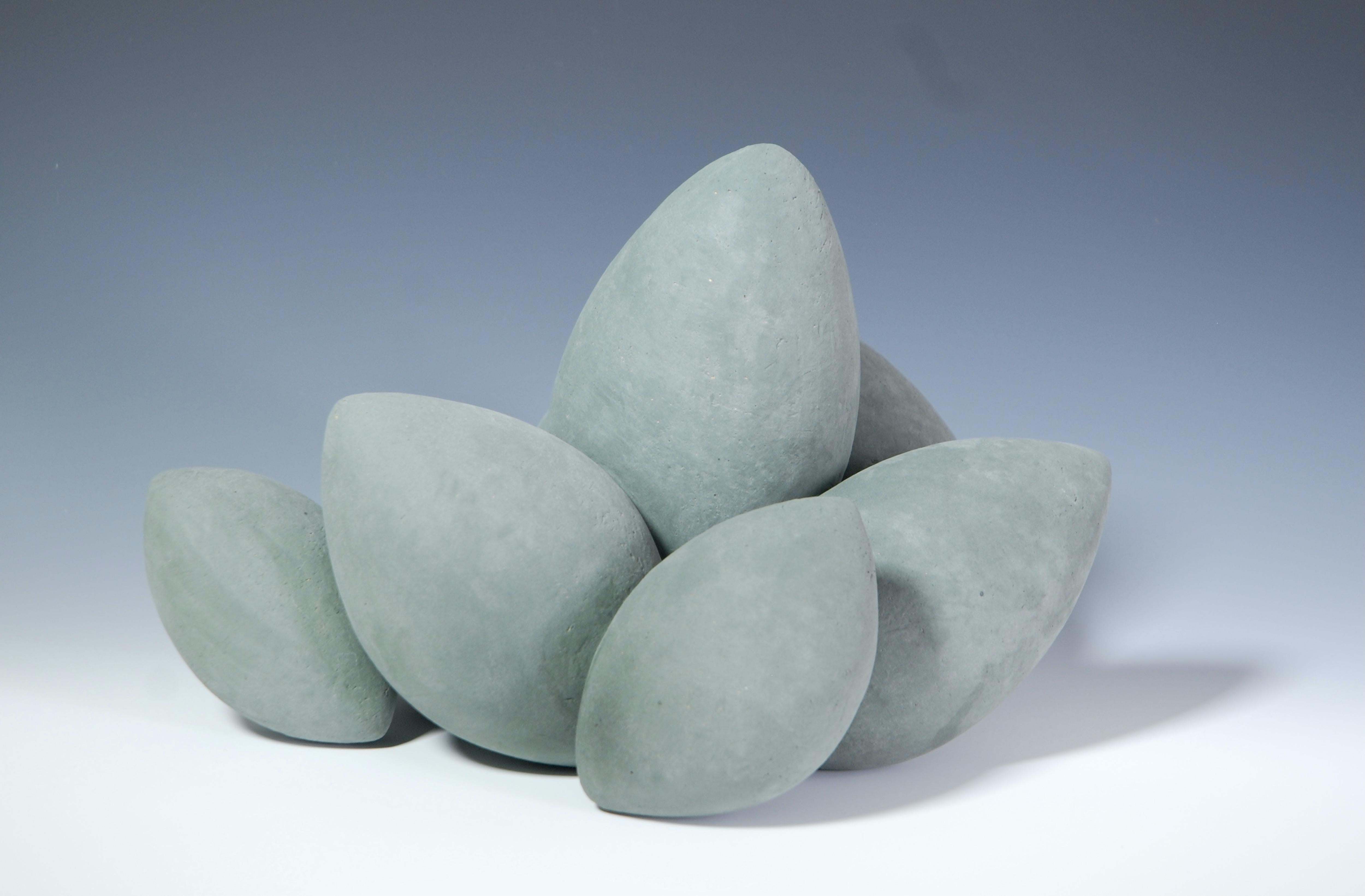 Sculpture composite Pod en céramique grise/vert Neuf - En vente à New York, NY