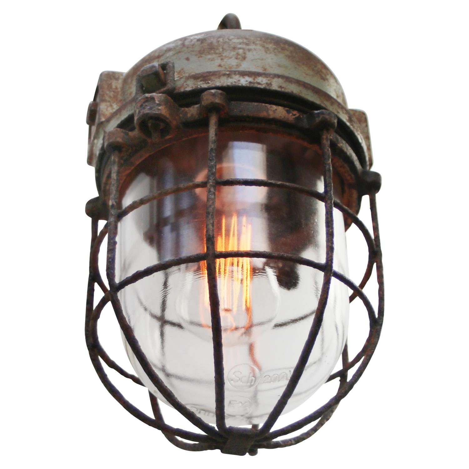 Vintage European industrial hanging lamp.
Cast iron with clear glass.

Weight 5.10 kg / 11.2 lb

Priced per individual item. All lamps have been made suitable by international standards for incandescent light bulbs, energy-efficient and LED bulbs.