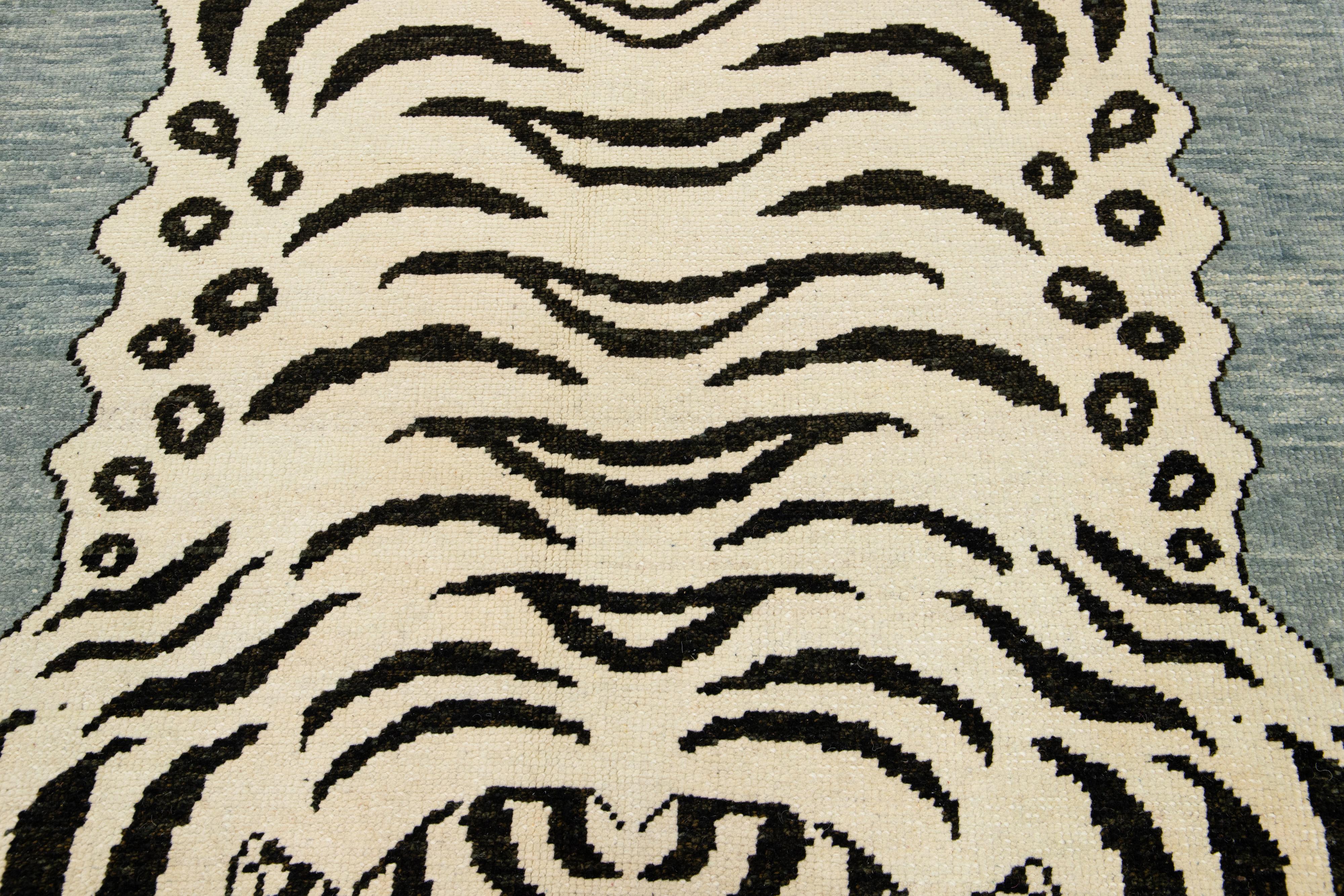 Gray Hand Knotted Contemporary Wool Rug with a Tiger Design For Sale 2