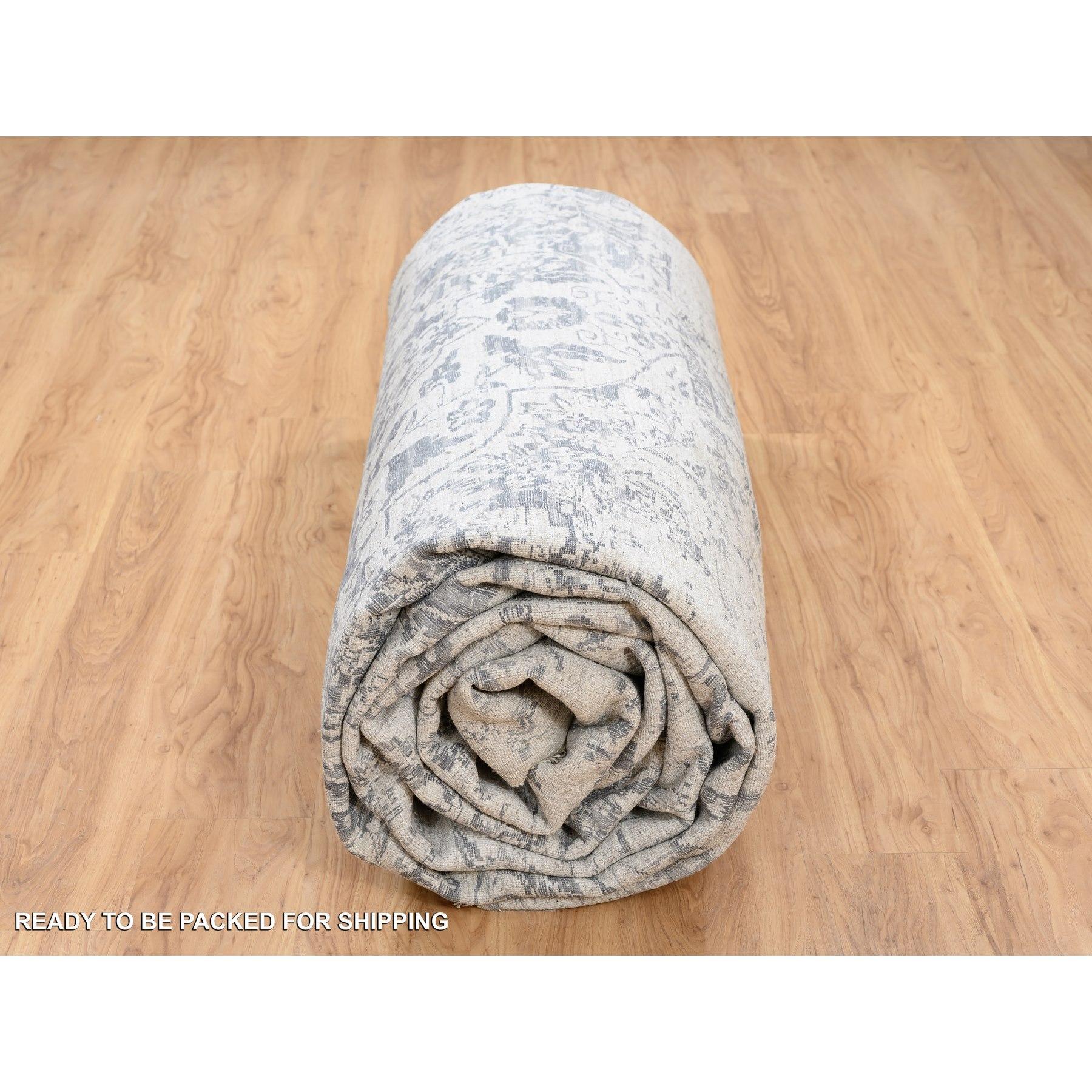 Tappeto orientale in lana e seta grigio annodato a mano dal design persiano 14'2