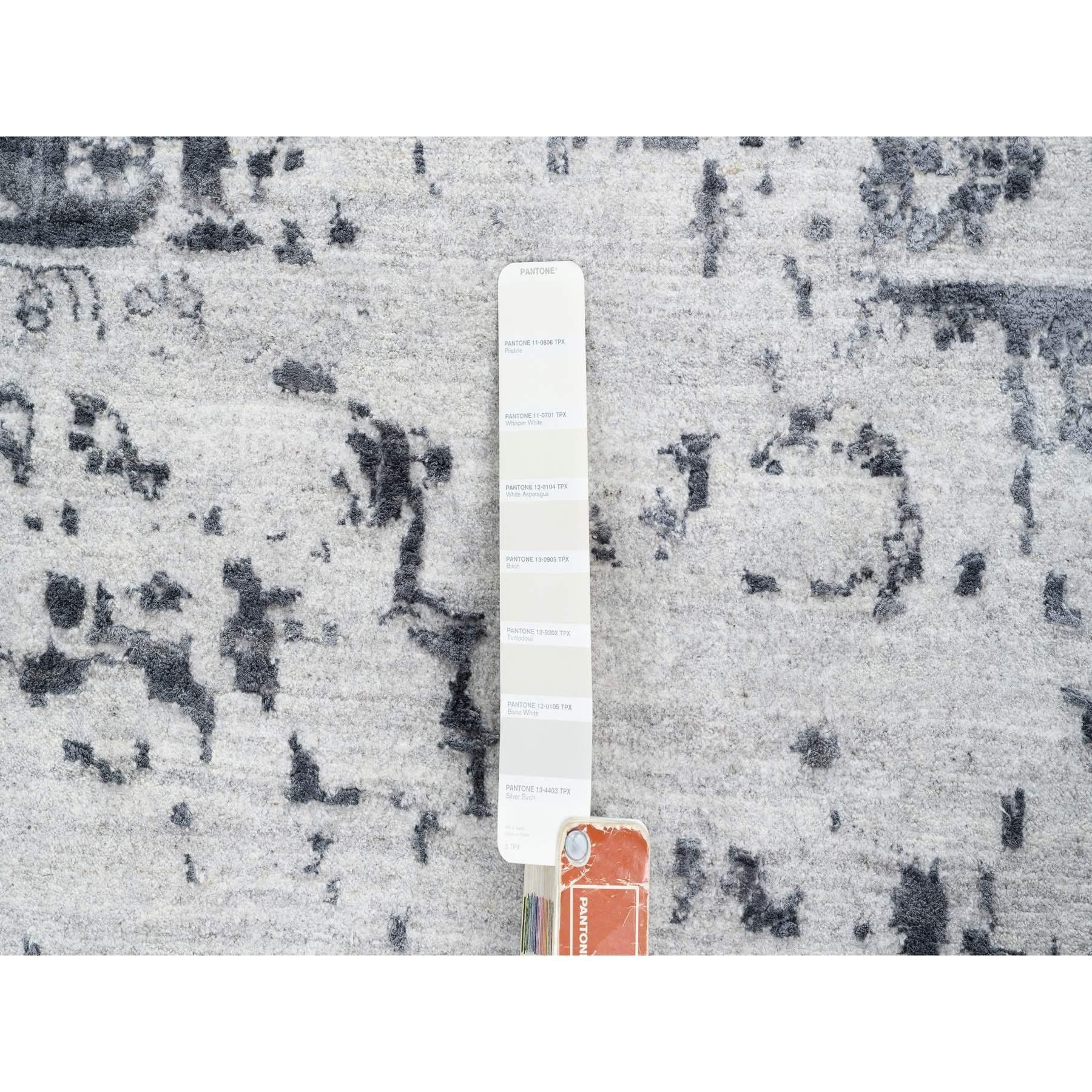 Seta Tappeto orientale in lana e seta grigio annodato a mano dal design persiano 14'2