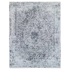 Tapis oriental en laine et soie gris, noué à la main et effacé de motifs persans 14'2" x 18'0"