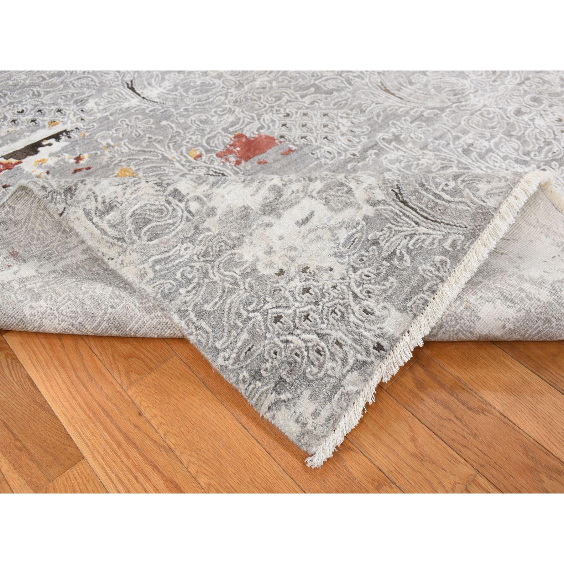 Noué à la main Tapis oriental noué à la main, gris, au design brossé et effacé moderne, en laine et soie en vente
