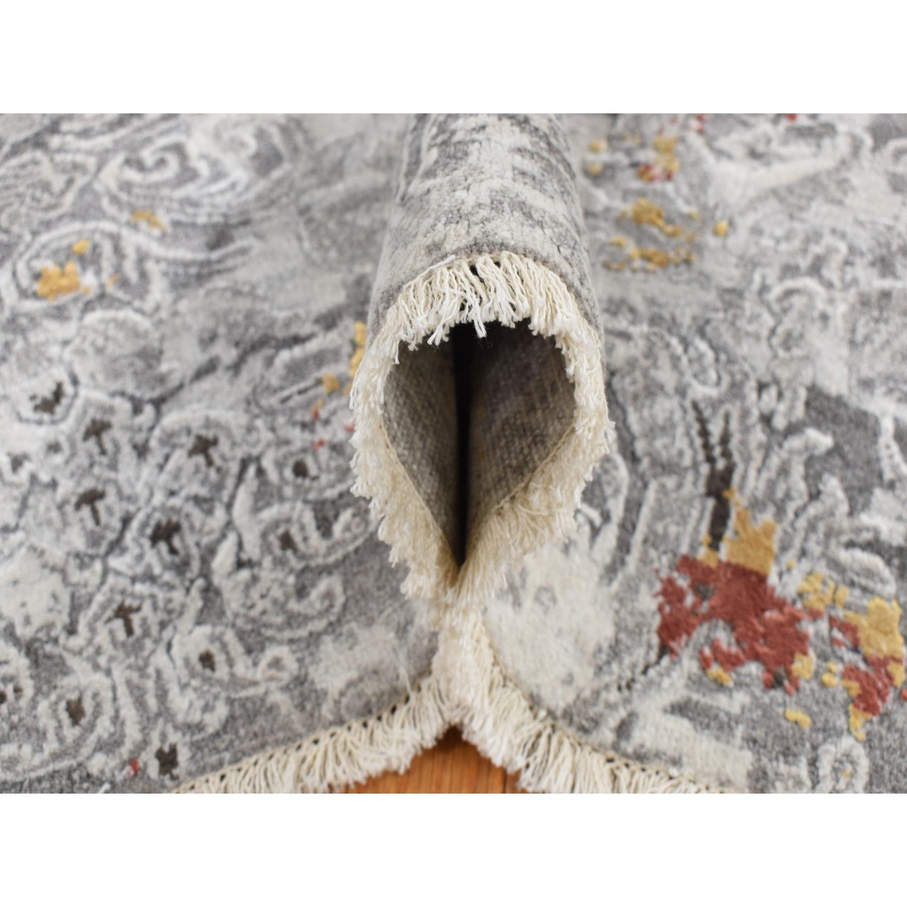Tapis oriental noué à la main, gris, au design brossé et effacé moderne, en laine et soie Neuf - En vente à Carlstadt, NJ