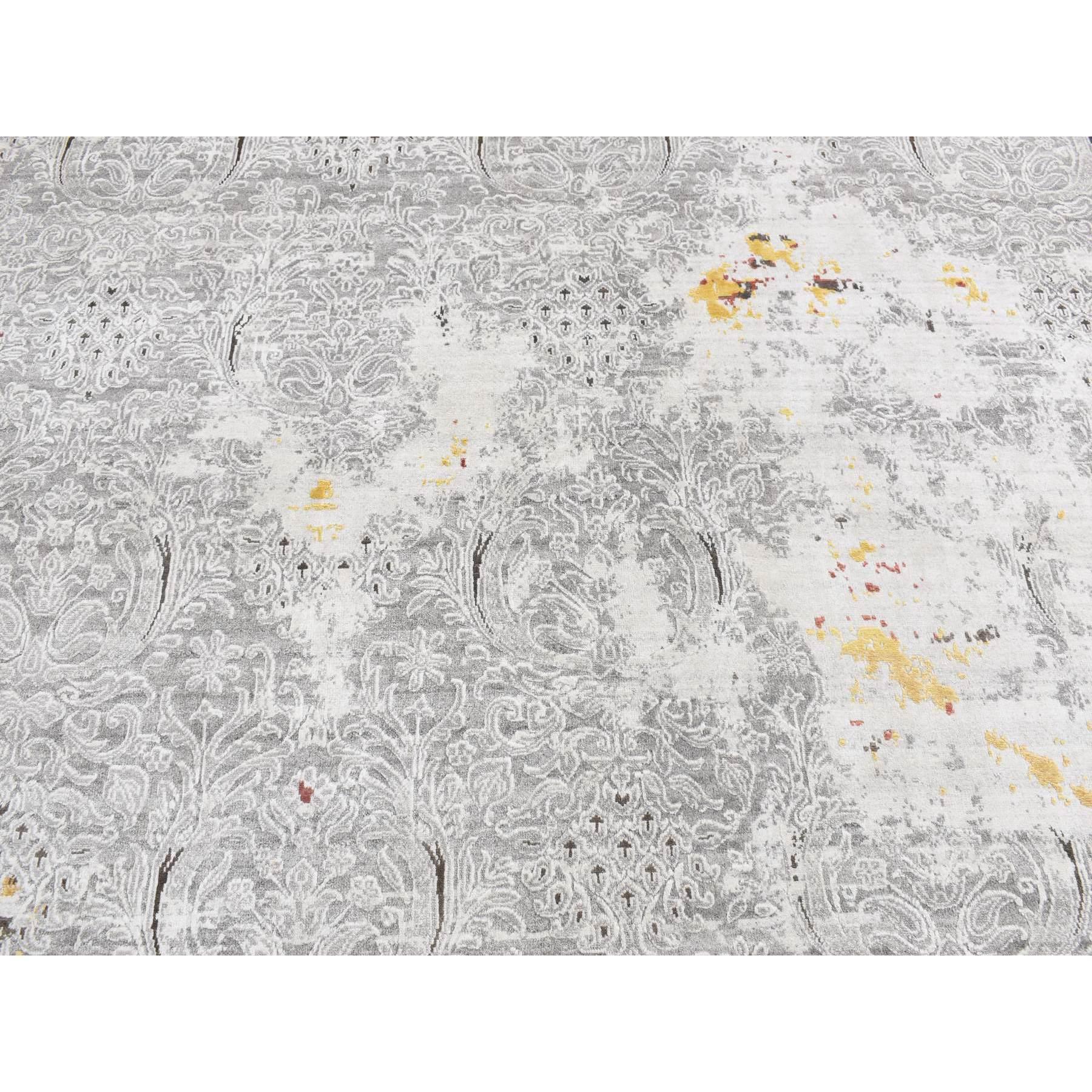 Soie Tapis oriental noué à la main, gris, au design brossé et effacé moderne, en laine et soie en vente