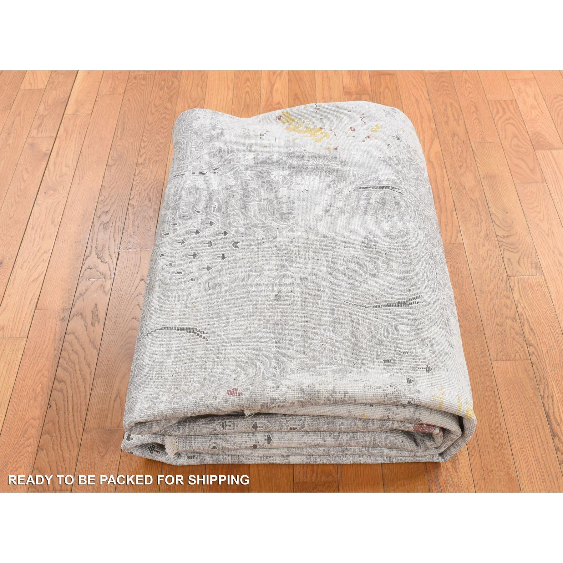 Tapis oriental noué à la main, gris, au design brossé et effacé moderne, en laine et soie en vente 1