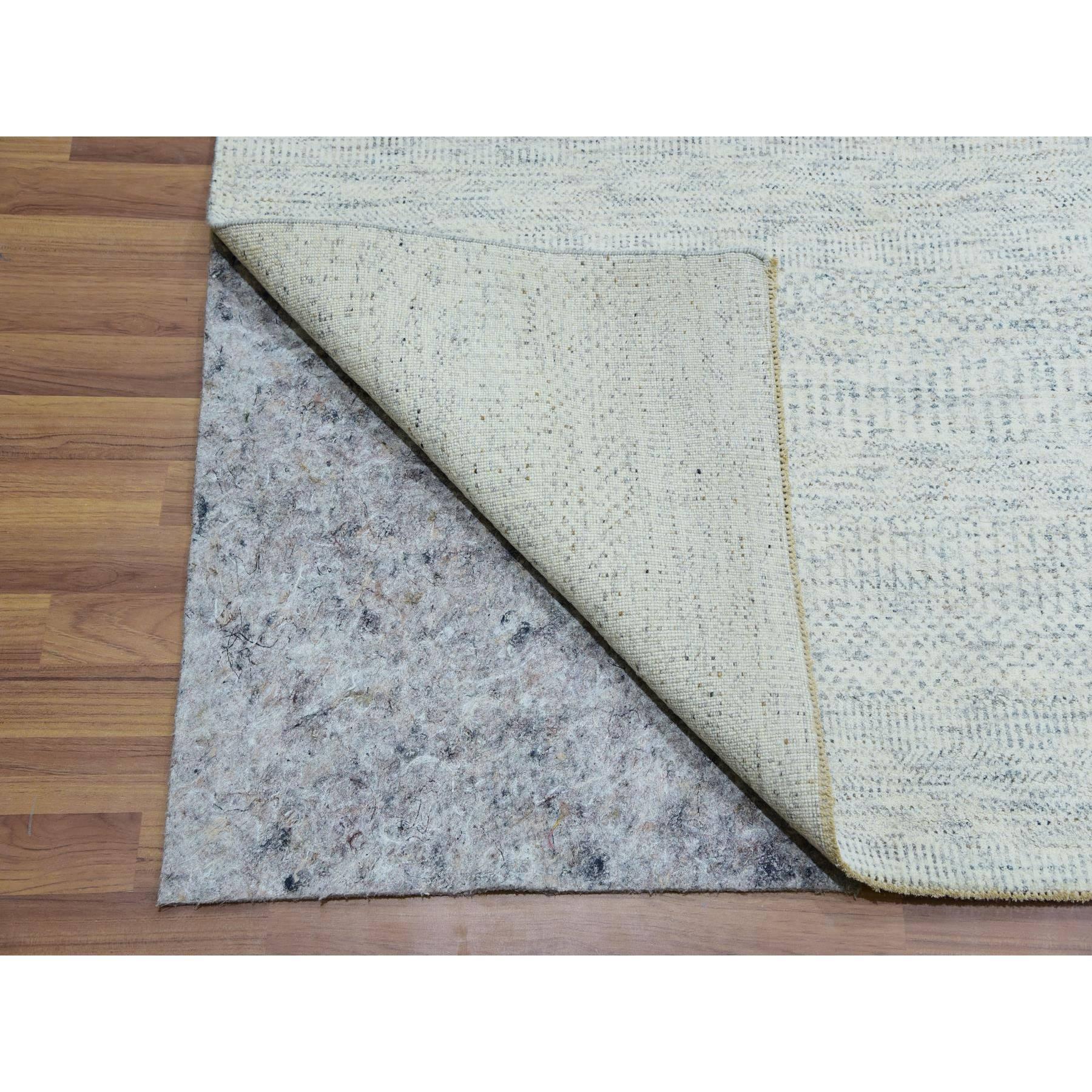 Grauer handgeknüpfter Shabby Chic Oriental-Teppich aus reiner Wolle mit Grasdesign 10'1