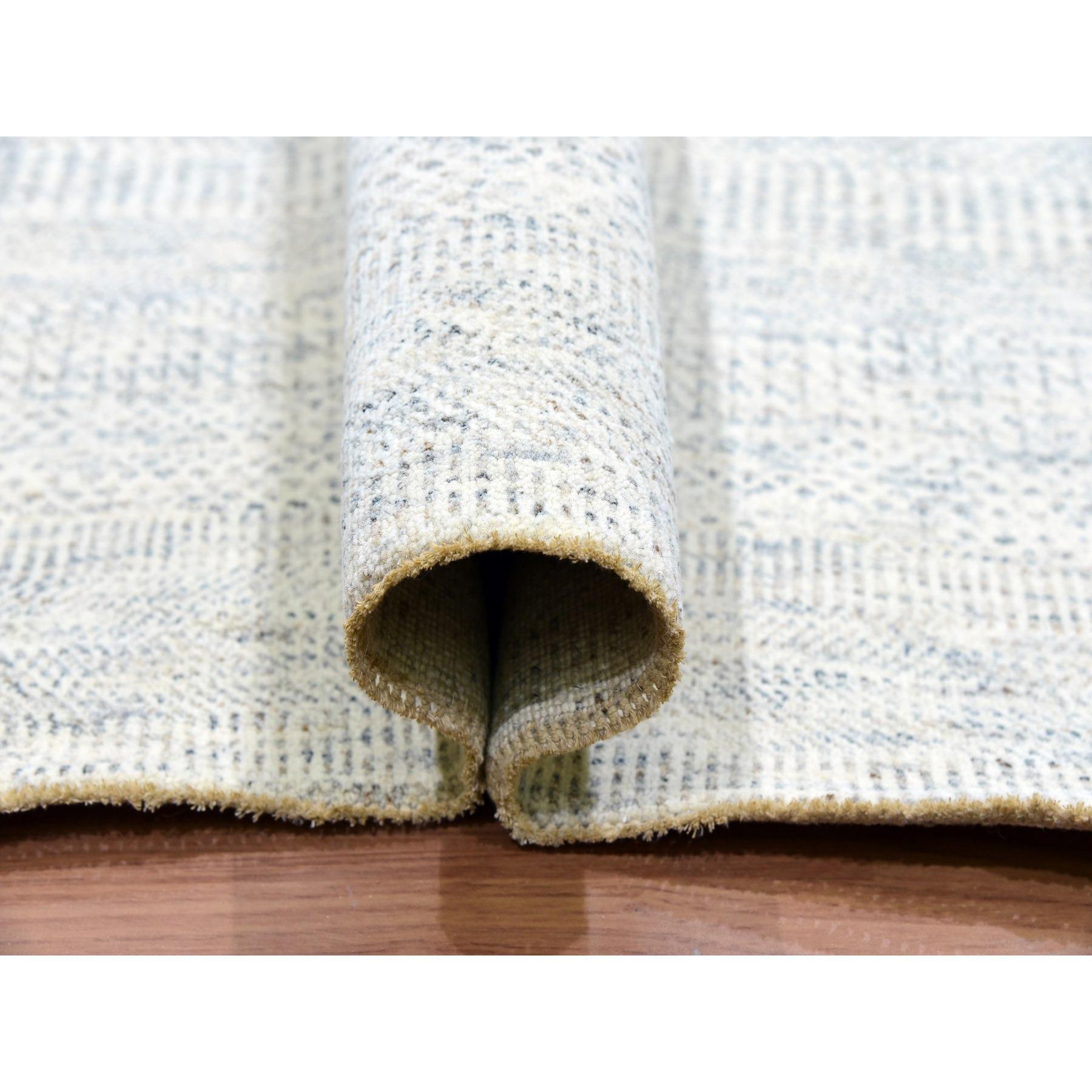 Grauer handgeknüpfter Shabby Chic Oriental-Teppich aus reiner Wolle mit Grasdesign 10'1