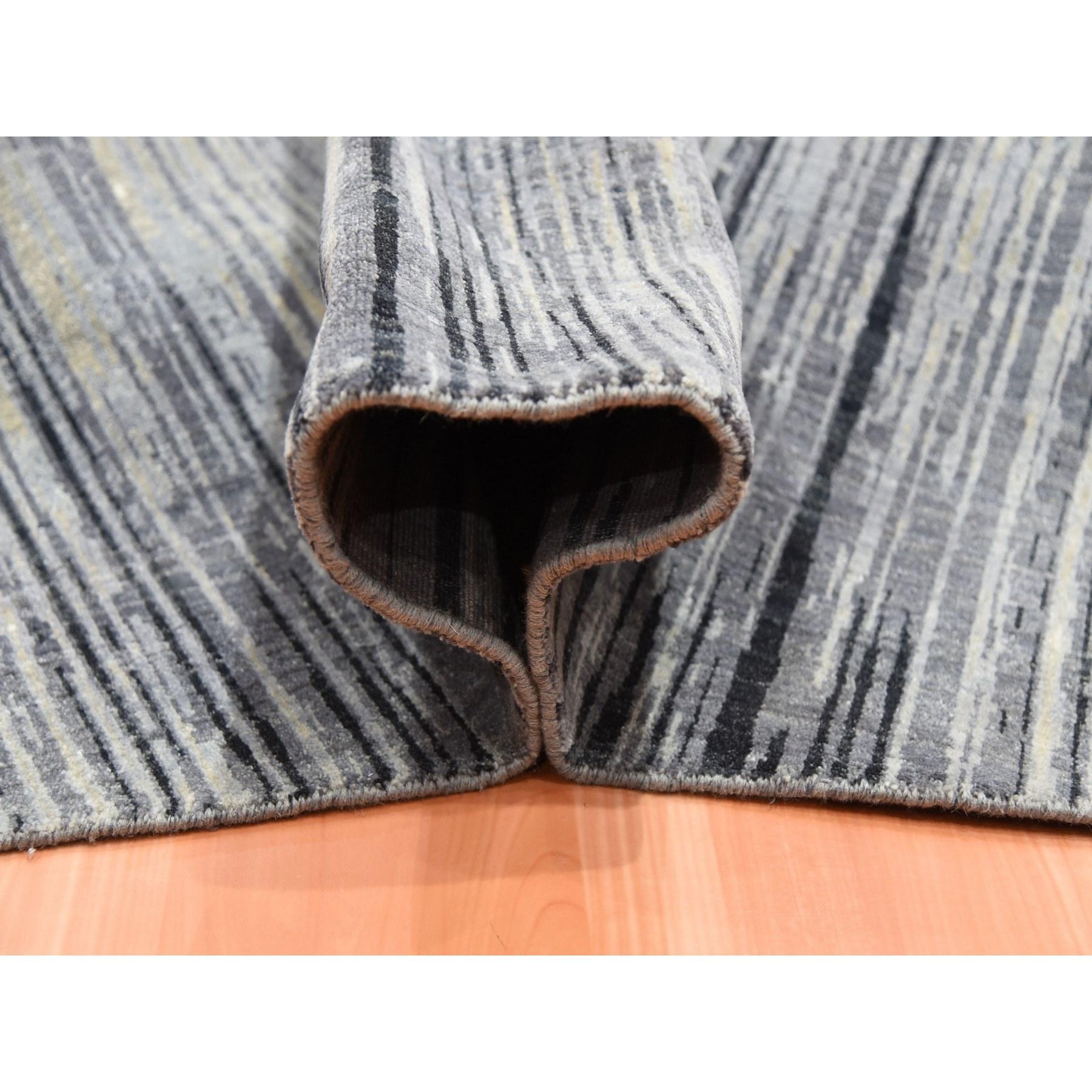 Annodato a mano Tappeto orientale rotondo grigio annodato a mano in pura lana con un design moderno e di tendenza 12'1