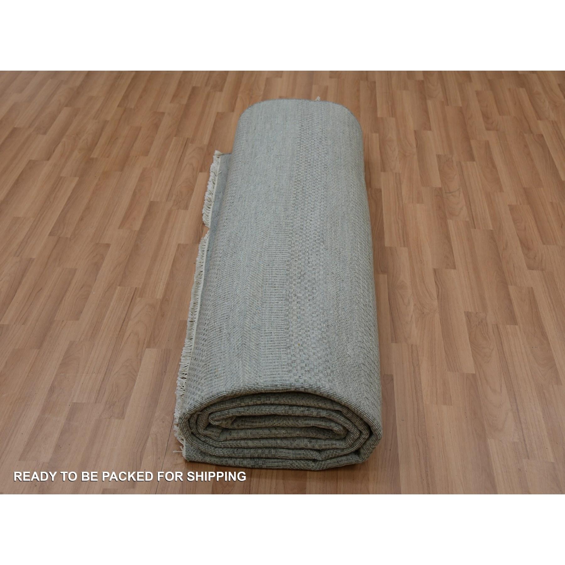 Grauer handgeknüpfter Teppich aus reiner Wolle mit Denser-Gewebe in Grau, Tone auf Tone in Gras-Design im Angebot 3