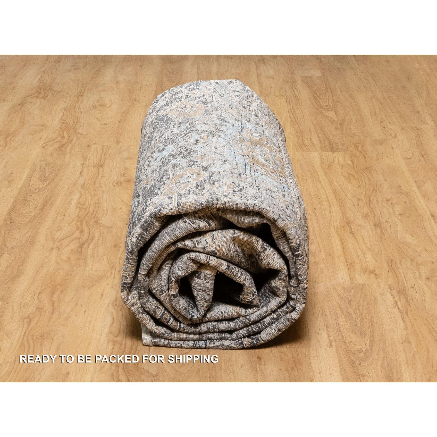 Grauer handgeknüpfter Orientteppich aus Seide mit Übergangsdesign und Wolle in Grau 10' x 14'0