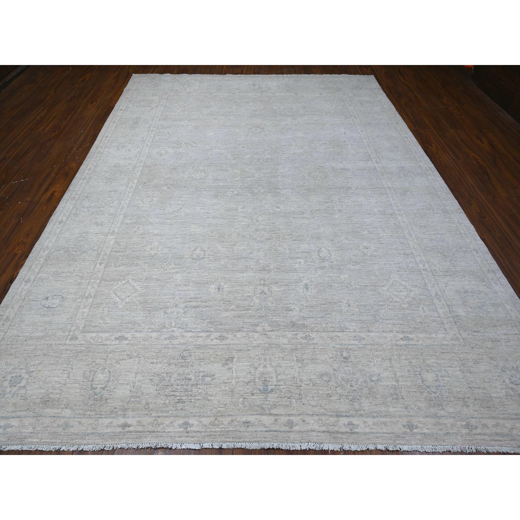 Esta fabulosa alfombra anudada a mano ha sido creada y diseñada para ofrecer mayor resistencia y durabilidad. Esta alfombra ha sido elaborada a mano durante semanas con el método tradicional que se utiliza para hacer
Tamaño exacto de la alfombra en