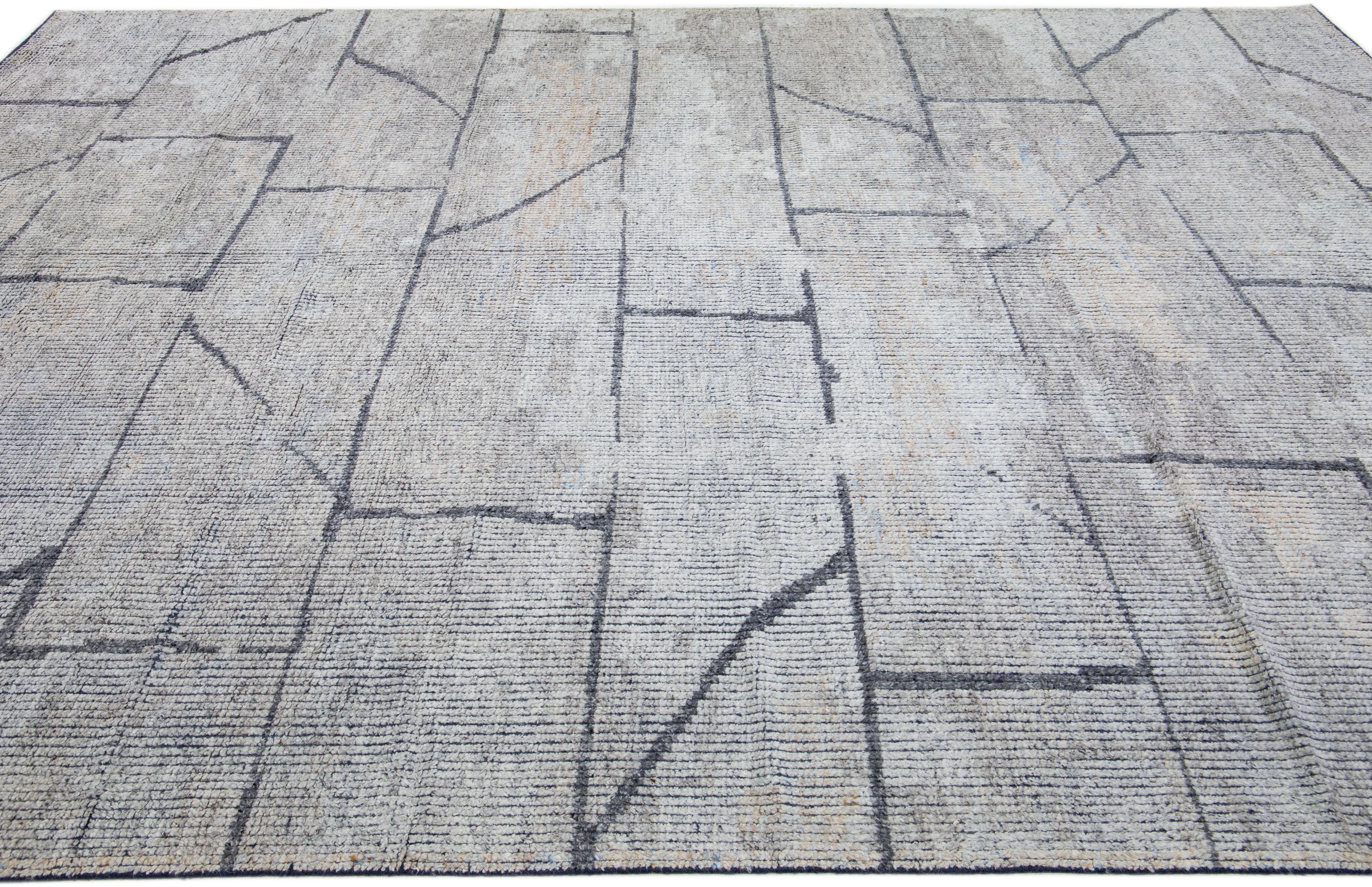 Pakistani Gray Handmade Modern Moroccan Style Wool Rug with Geometric Pattern For Sale