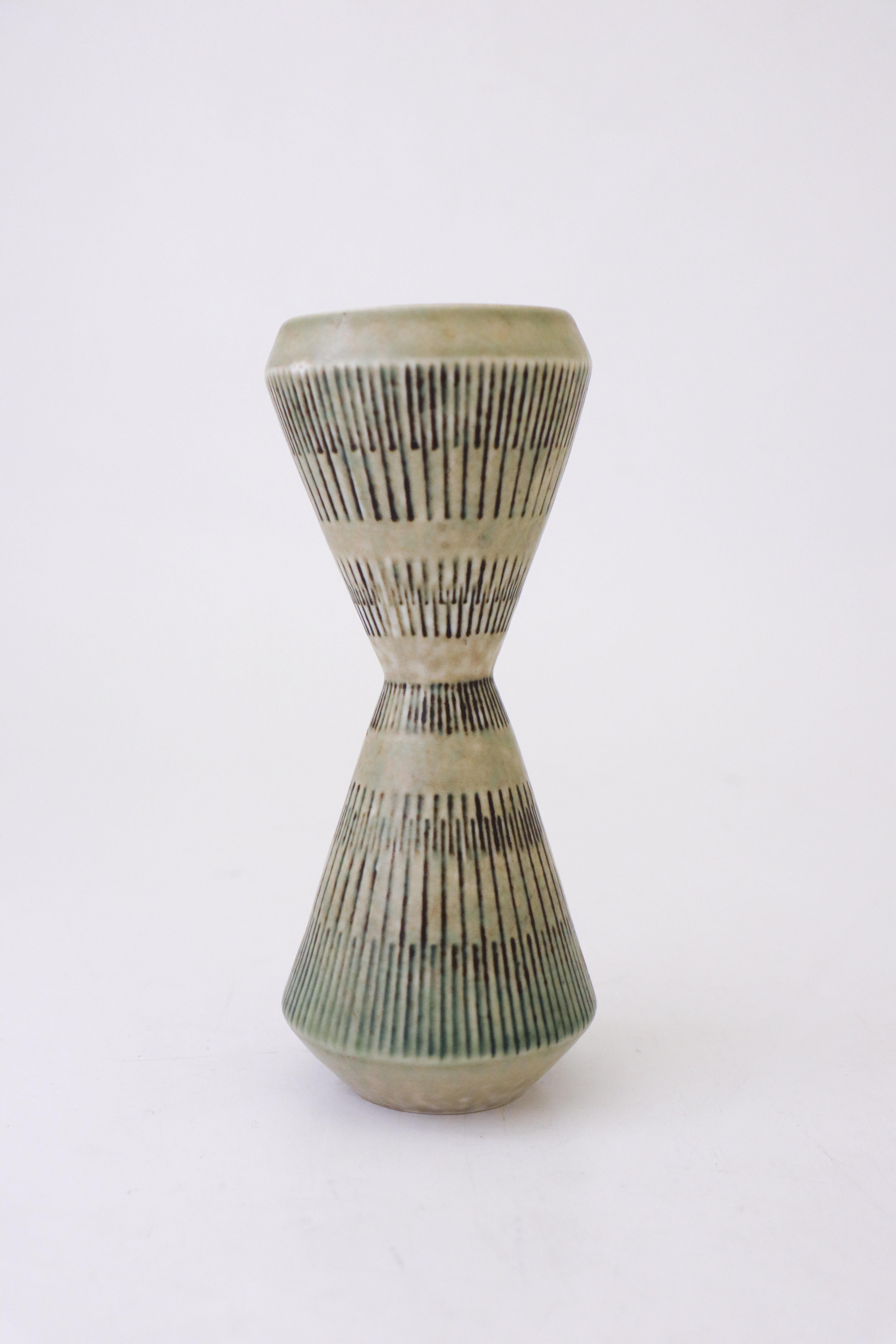 Scandinave moderne Vase gris en forme de sablier, Carl-Harry Stålhane, Rörstrand, Midcentury Vintage en vente