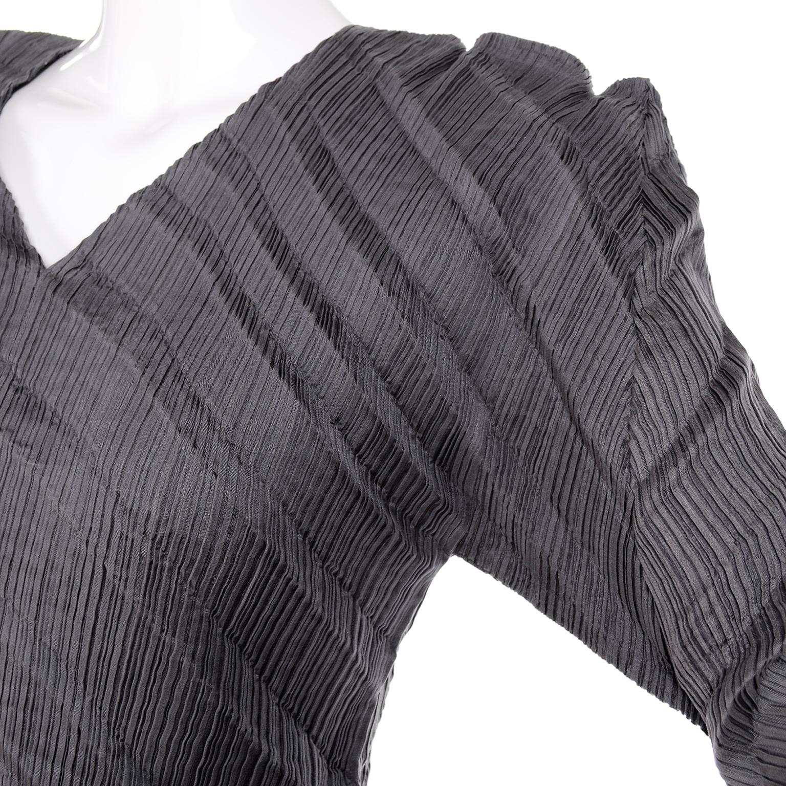 Women's Gray Issey Miyake Avant Garde Pleated Top W/ Asymmetrical Shoulders Size Medium For Sale