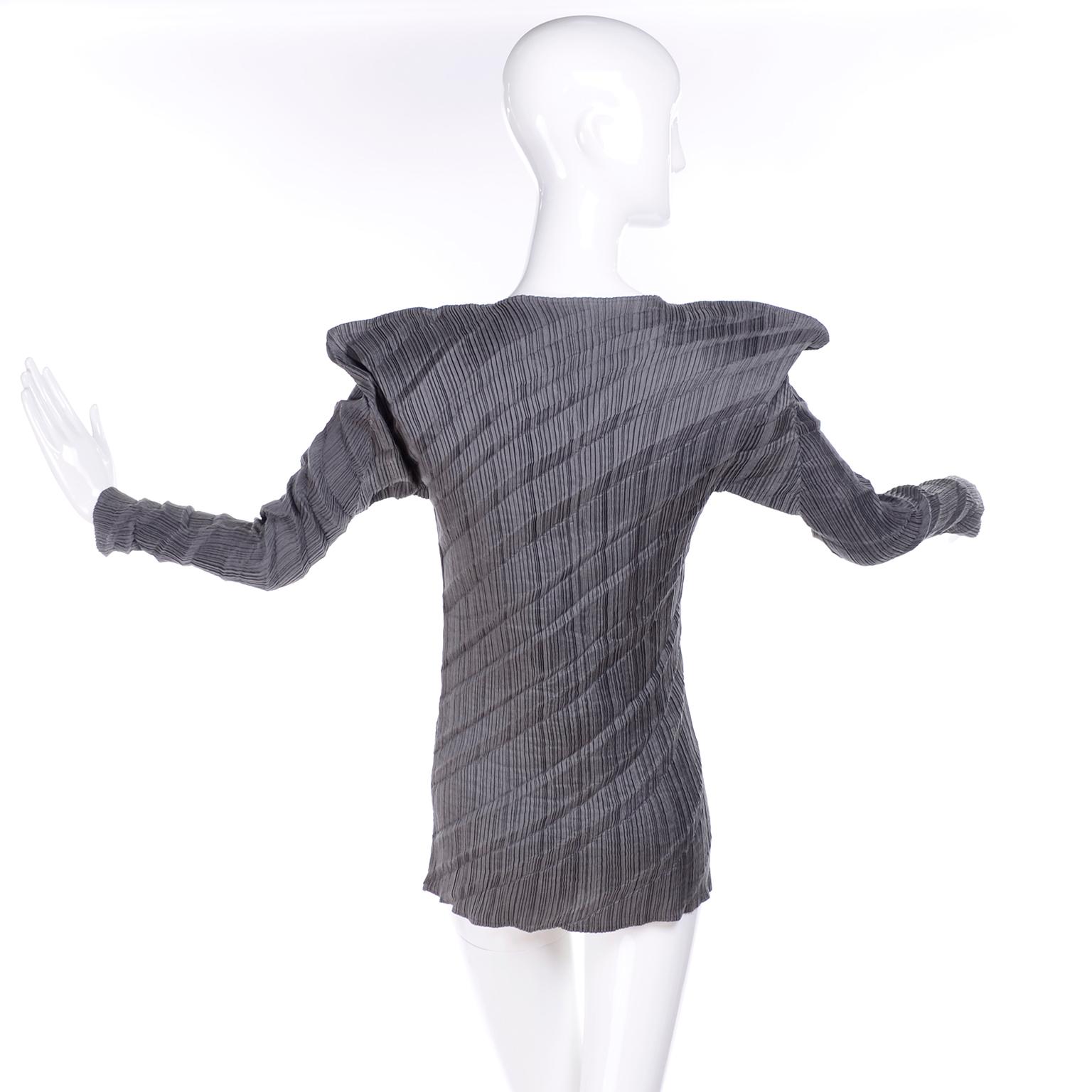 Gray Issey Miyake Avant Garde Pleated Top W/ Asymmetrical Shoulders Size Medium For Sale 2