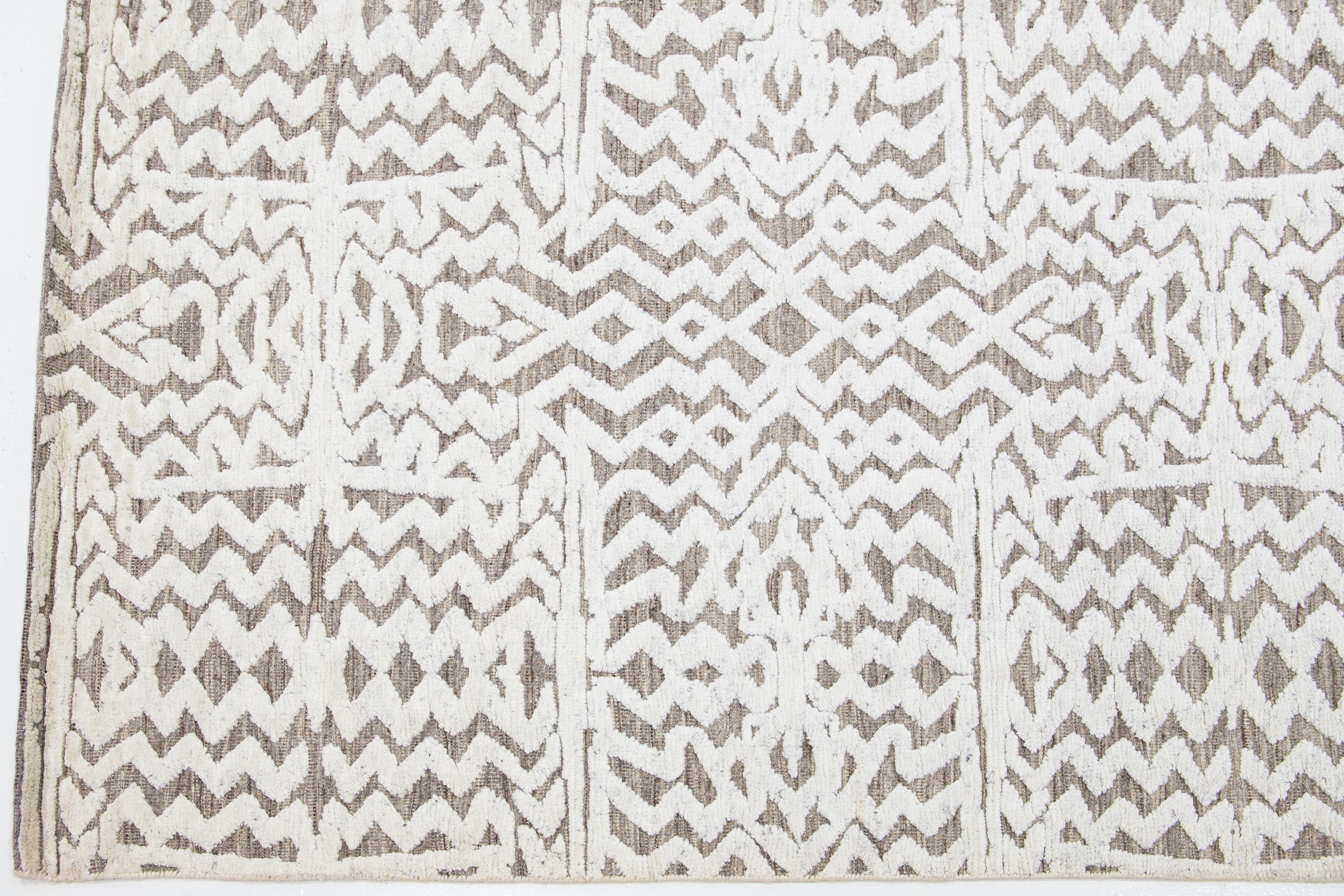 Hand-Knotted Gray & Ivory Moroccan Style Wool Rug With Abstract Seamless Design For Sale