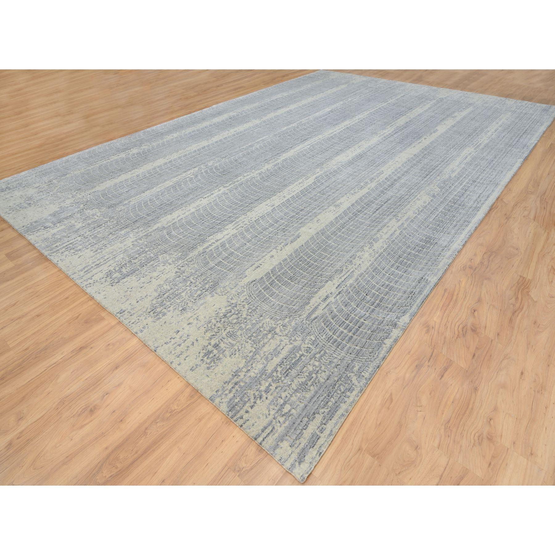 Grauer übergroßer Teppich aus handgefalteter Wolle und pflanzlichem Jacquard in Übergröße 12'0
