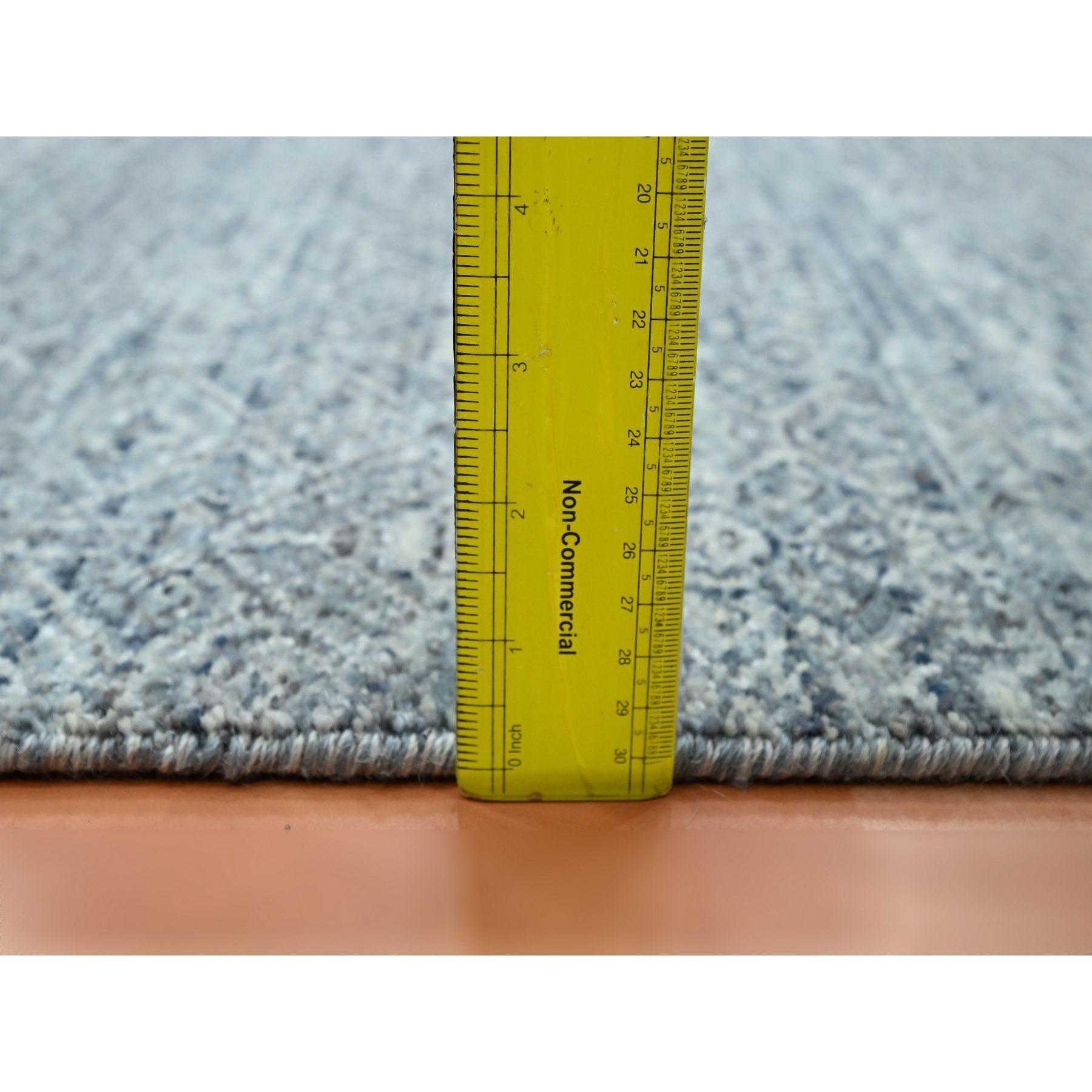 Tapis gris Kohinoor Herat à poils doux en pure laine noué à la main avec petit motif de diamants en vente 2
