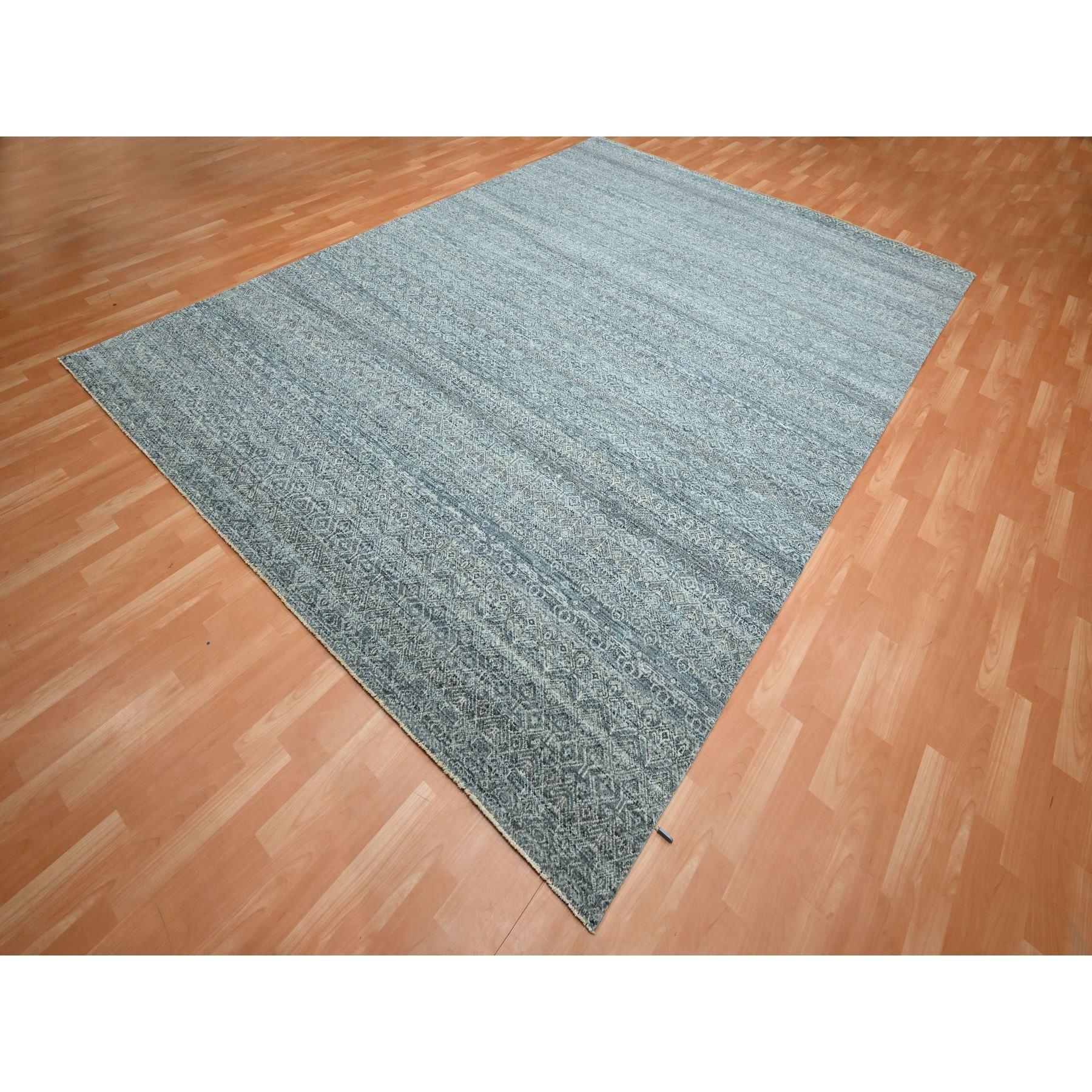 Moderne Tapis gris Kohinoor Herat à poils doux en pure laine noué à la main avec petit motif de diamants en vente