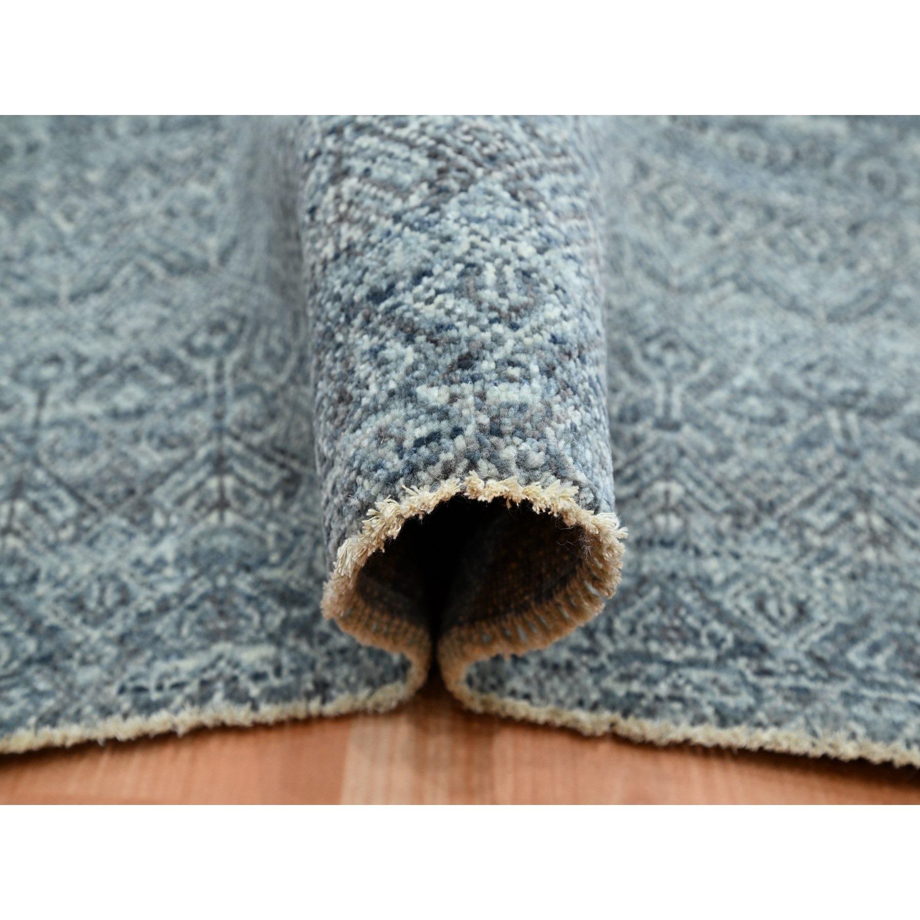 Noué à la main Tapis gris Kohinoor Herat à poils doux en pure laine noué à la main avec petit motif de diamants en vente