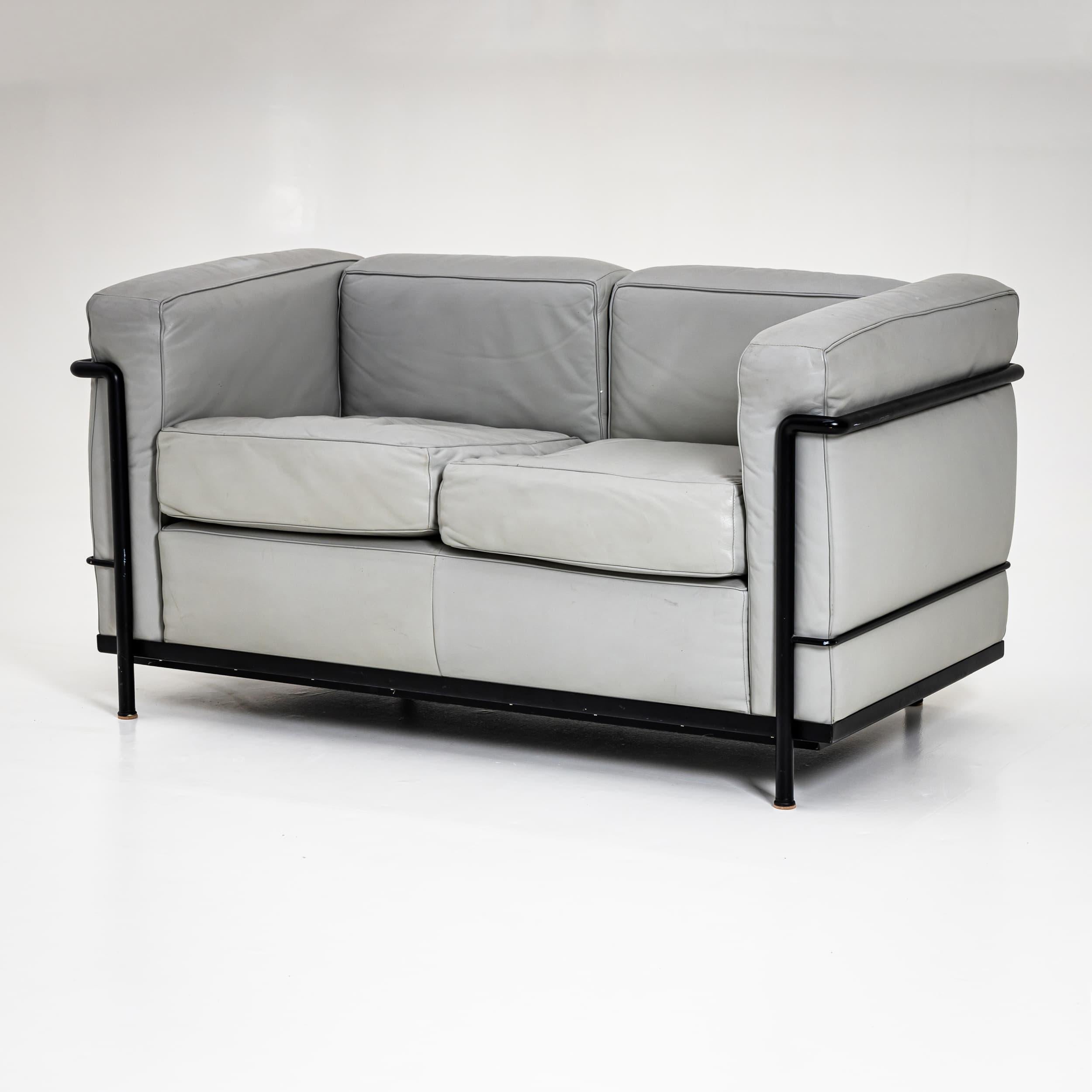 Metal Gray Le Corbusier Leather Sofa Grand Confort, Petit Modèle by Cassina, 21st C. For Sale