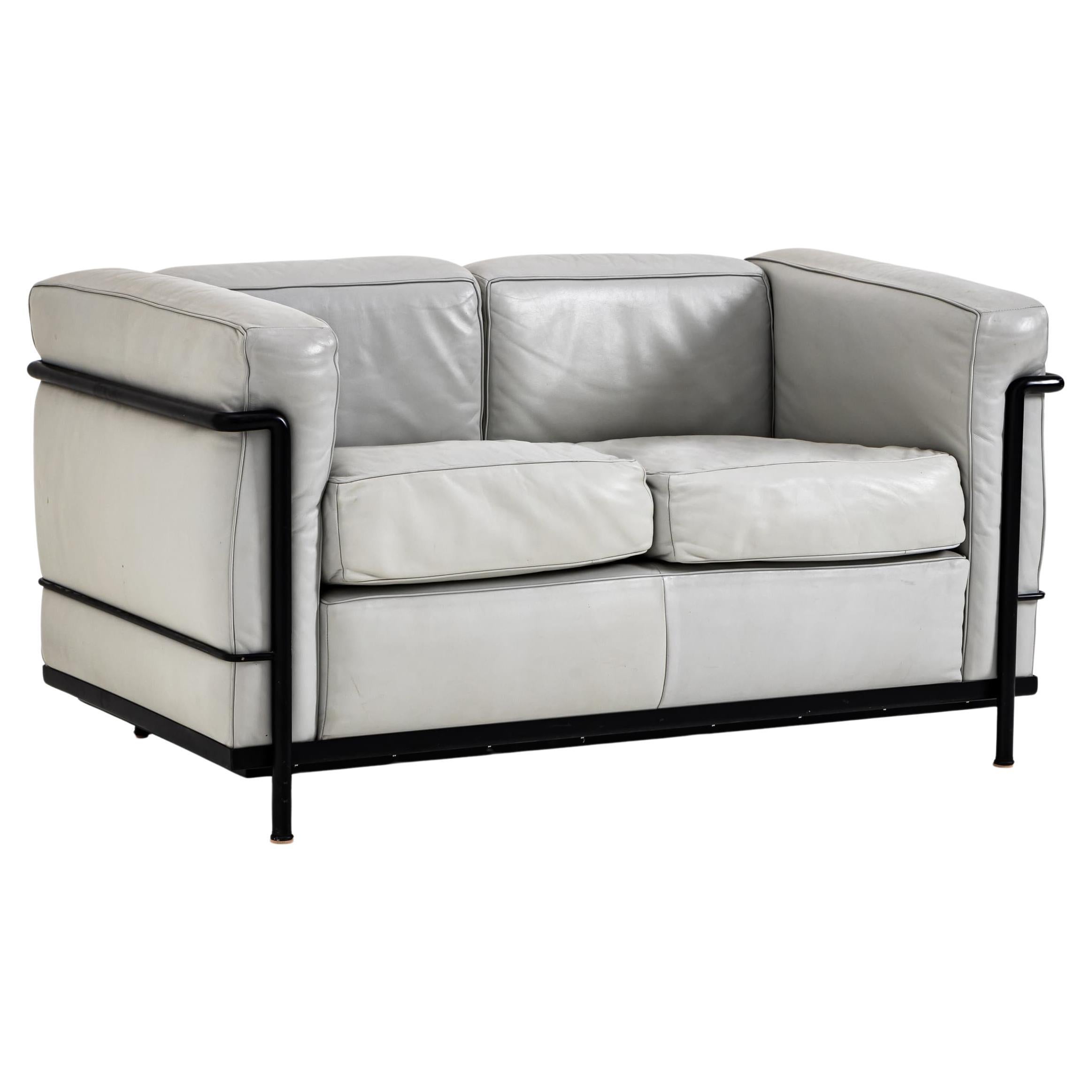Gray Le Corbusier Leather Sofa Grand Confort, Petit Modèle by Cassina, 21st C. For Sale