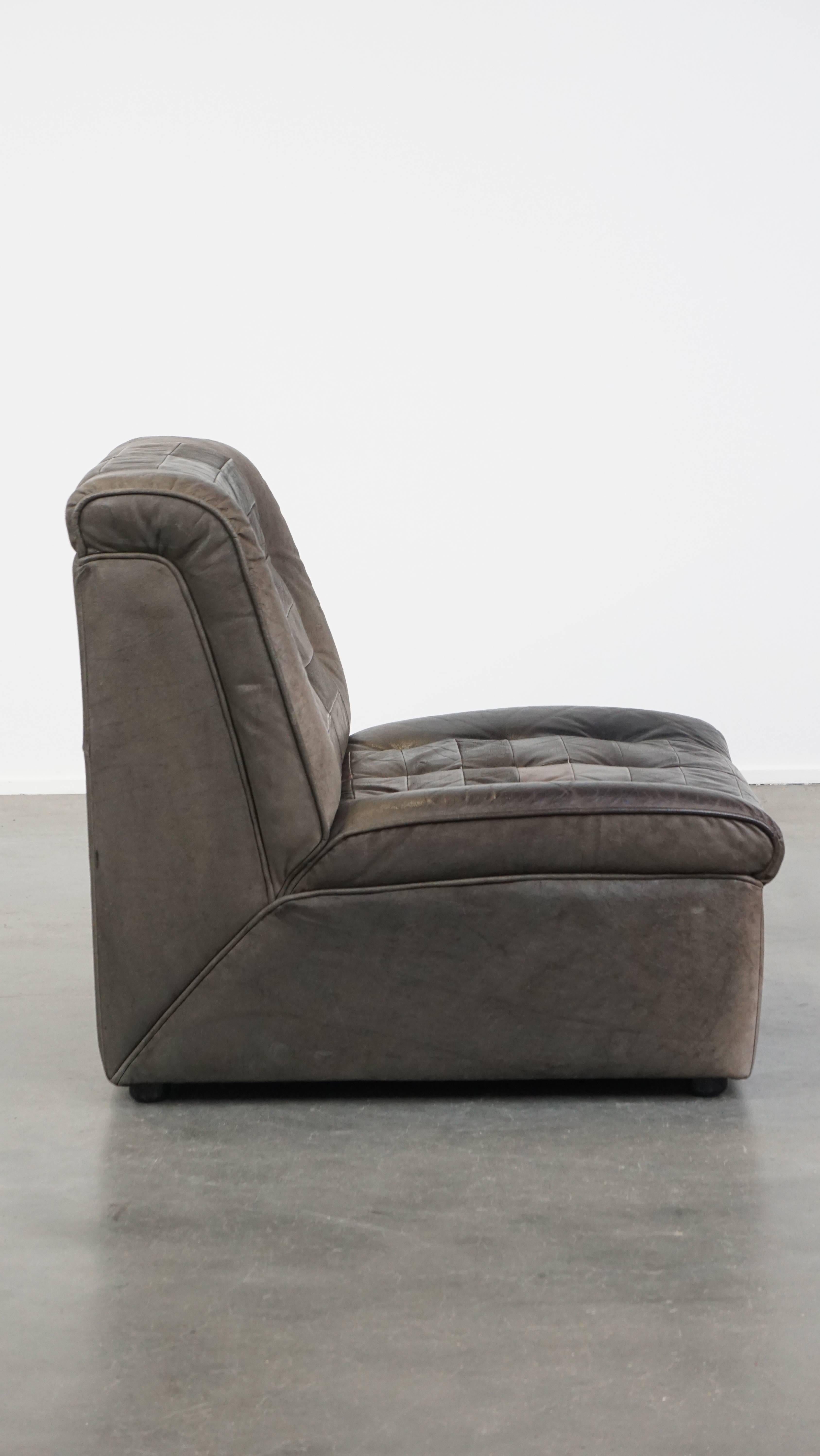 Grauer Design-Sessel aus Leder aus den 70er Jahren (Handgefertigt) im Angebot