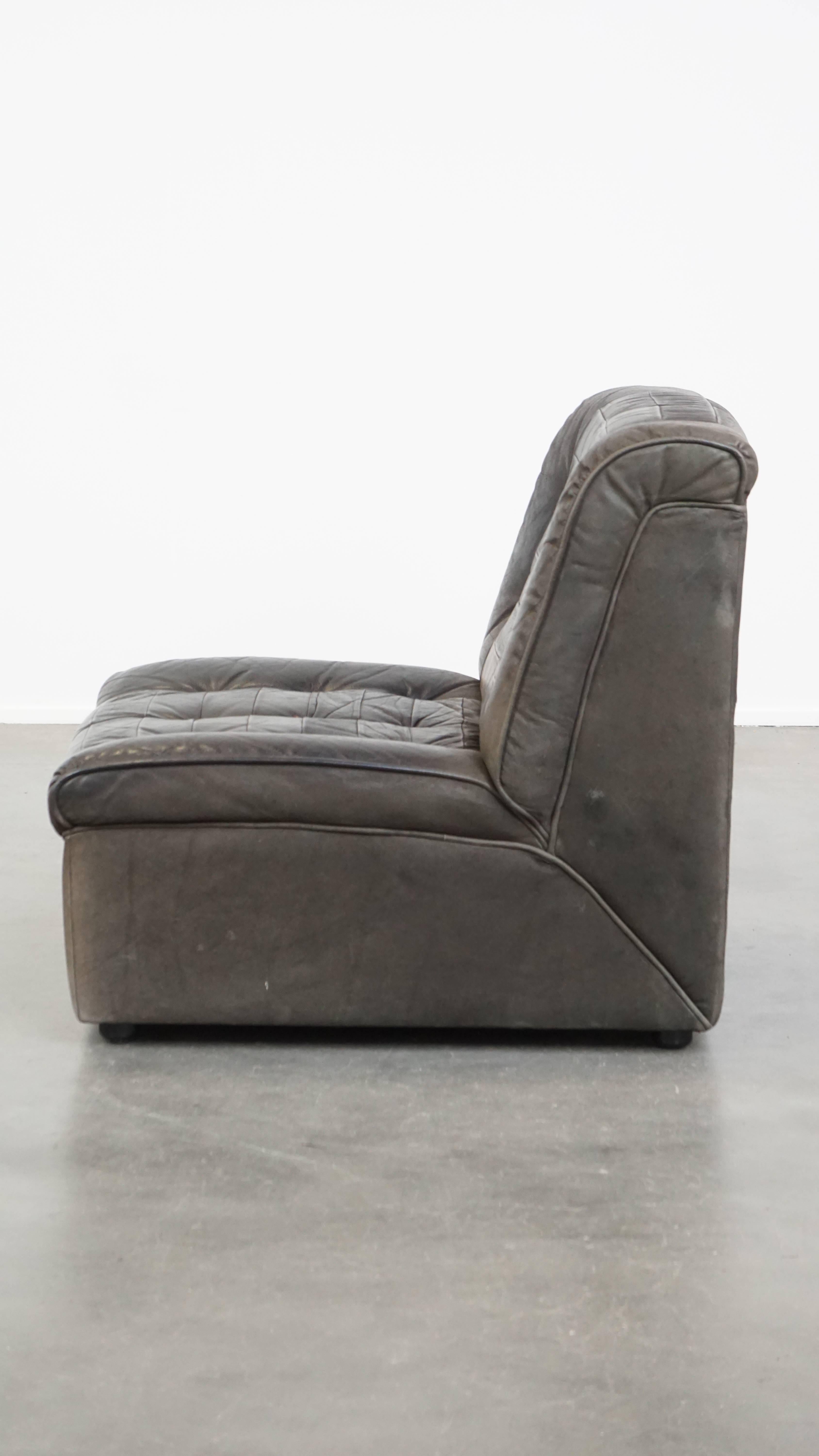 20ième siècle Élément de design en cuir gris des années 70 + pouf en vente