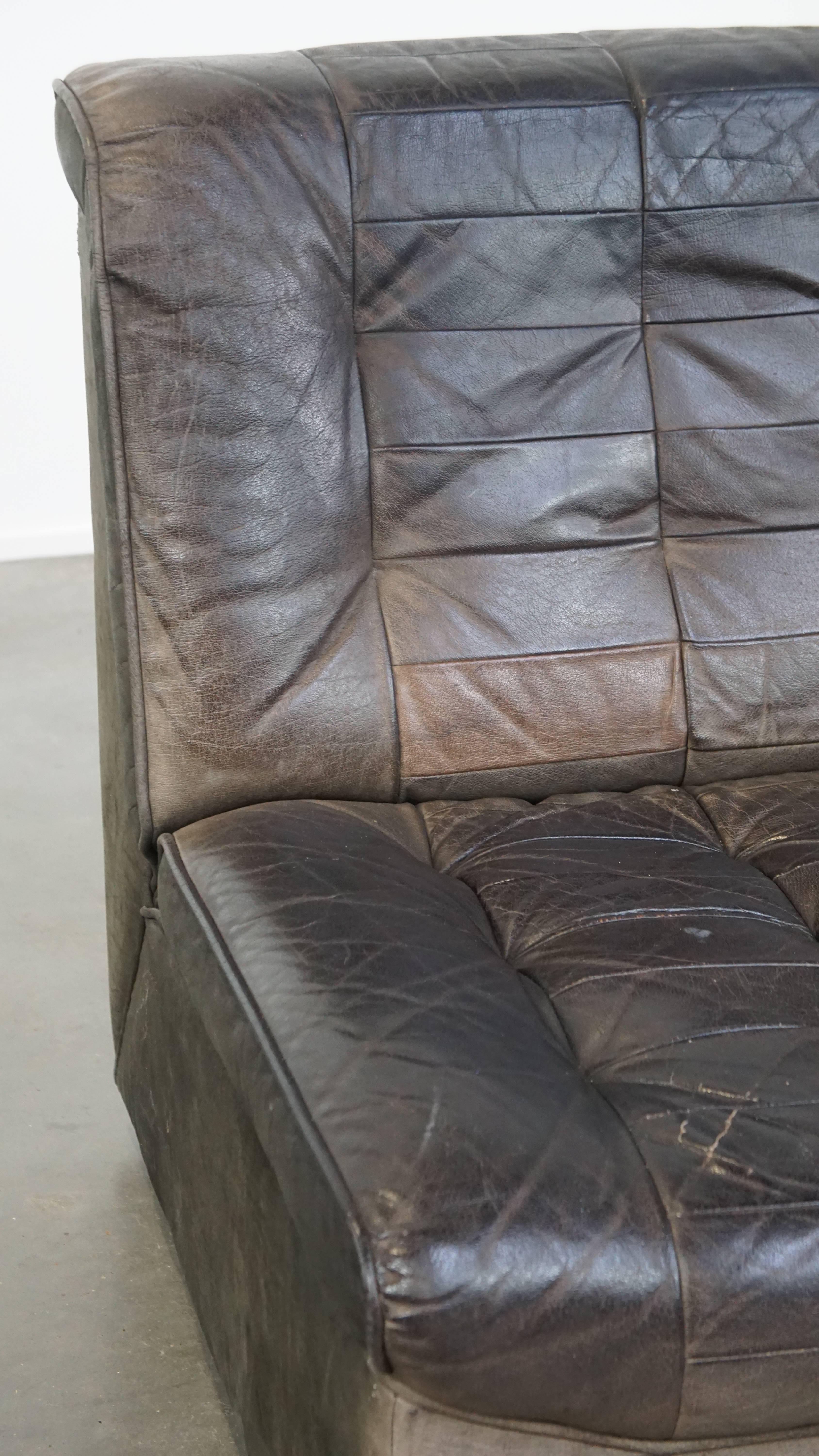 Élément de design en cuir gris des années 70 + pouf en vente 1