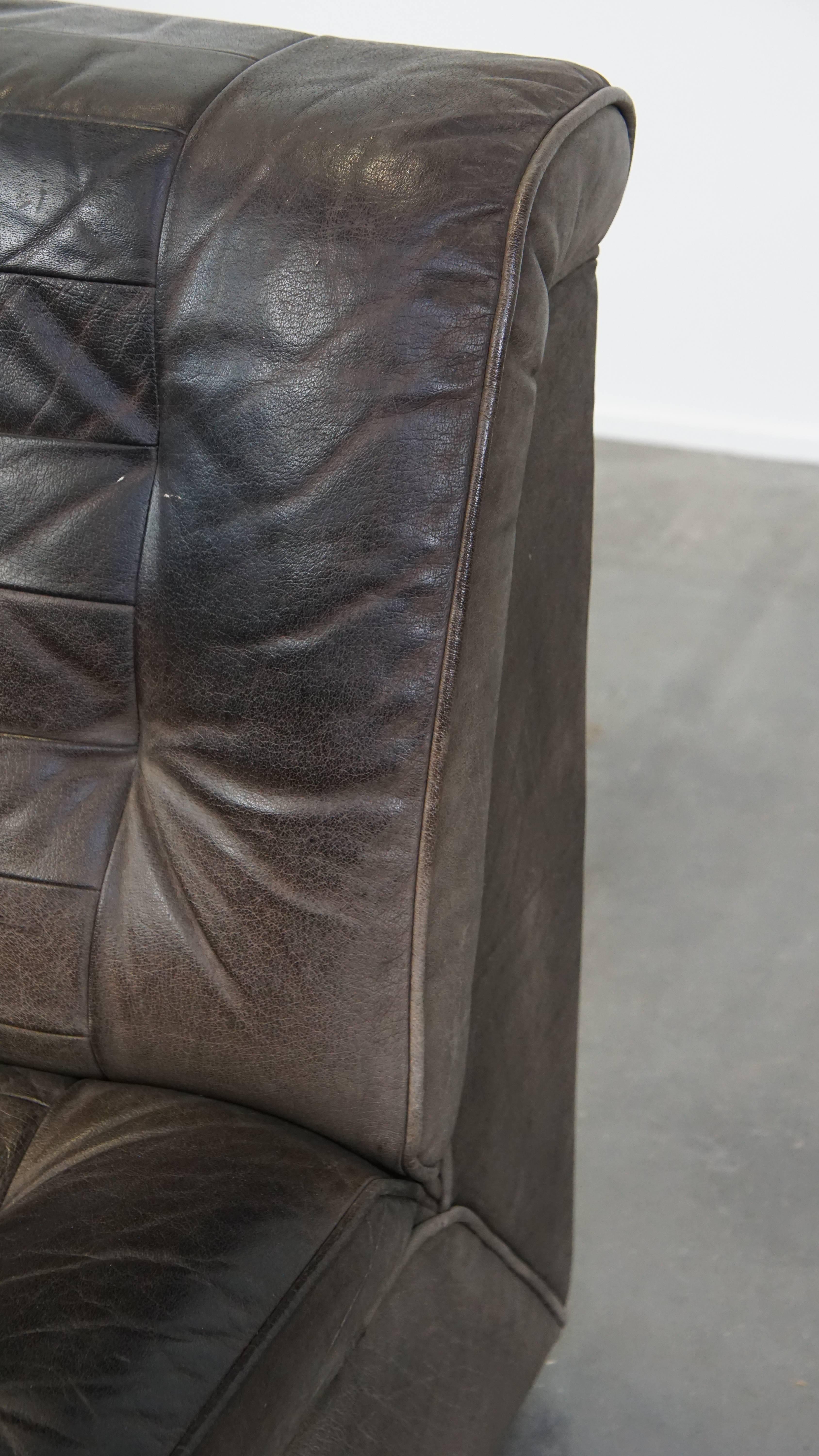 Gray Leather Vintage Design Armchair from the 1970s For Sale 4