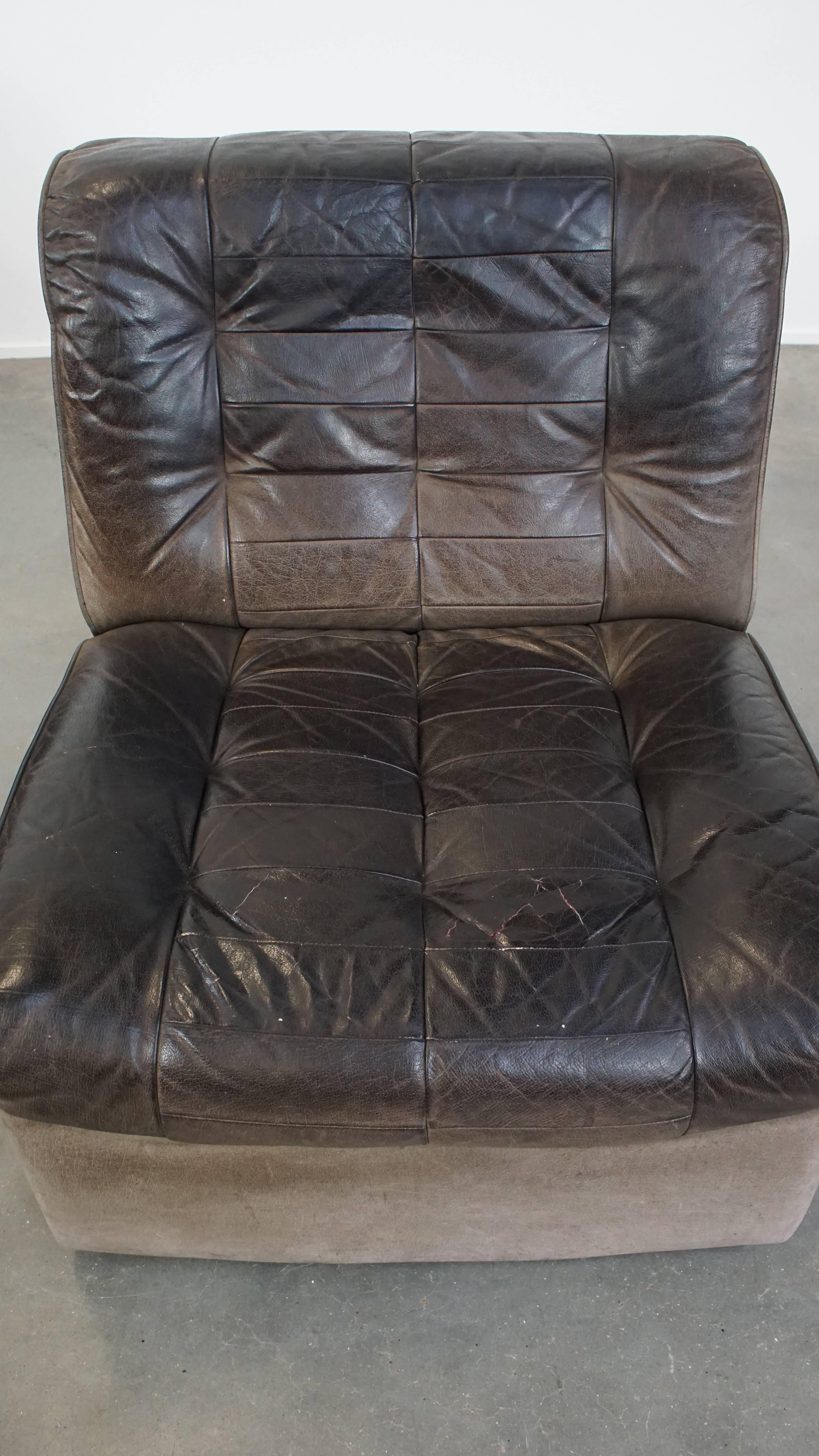 Late 20th Century Gray Leather Vintage Design Armchair from the 1970s For Sale