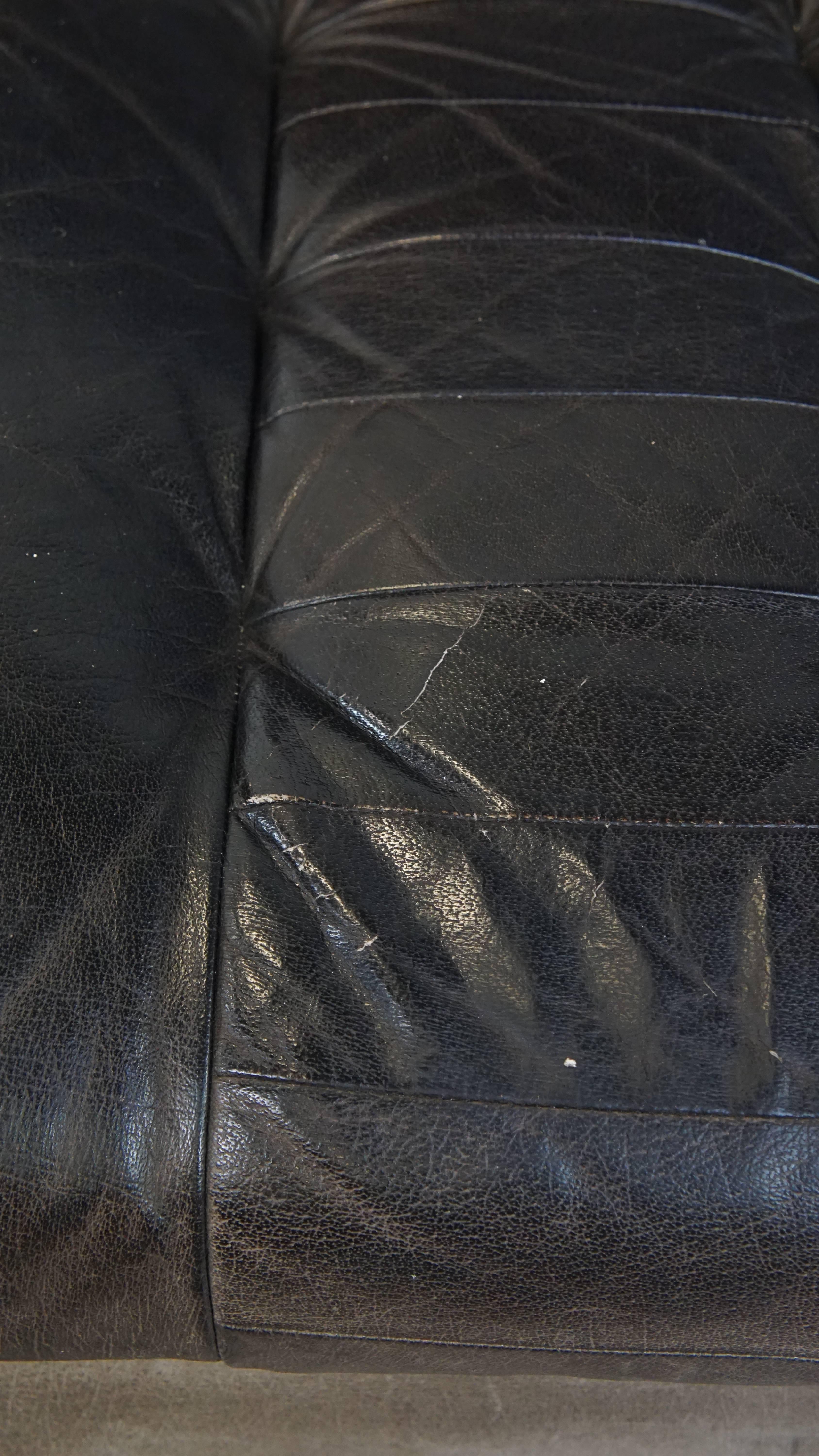 Gray Leather Vintage Design Armchair from the 1970s For Sale 2