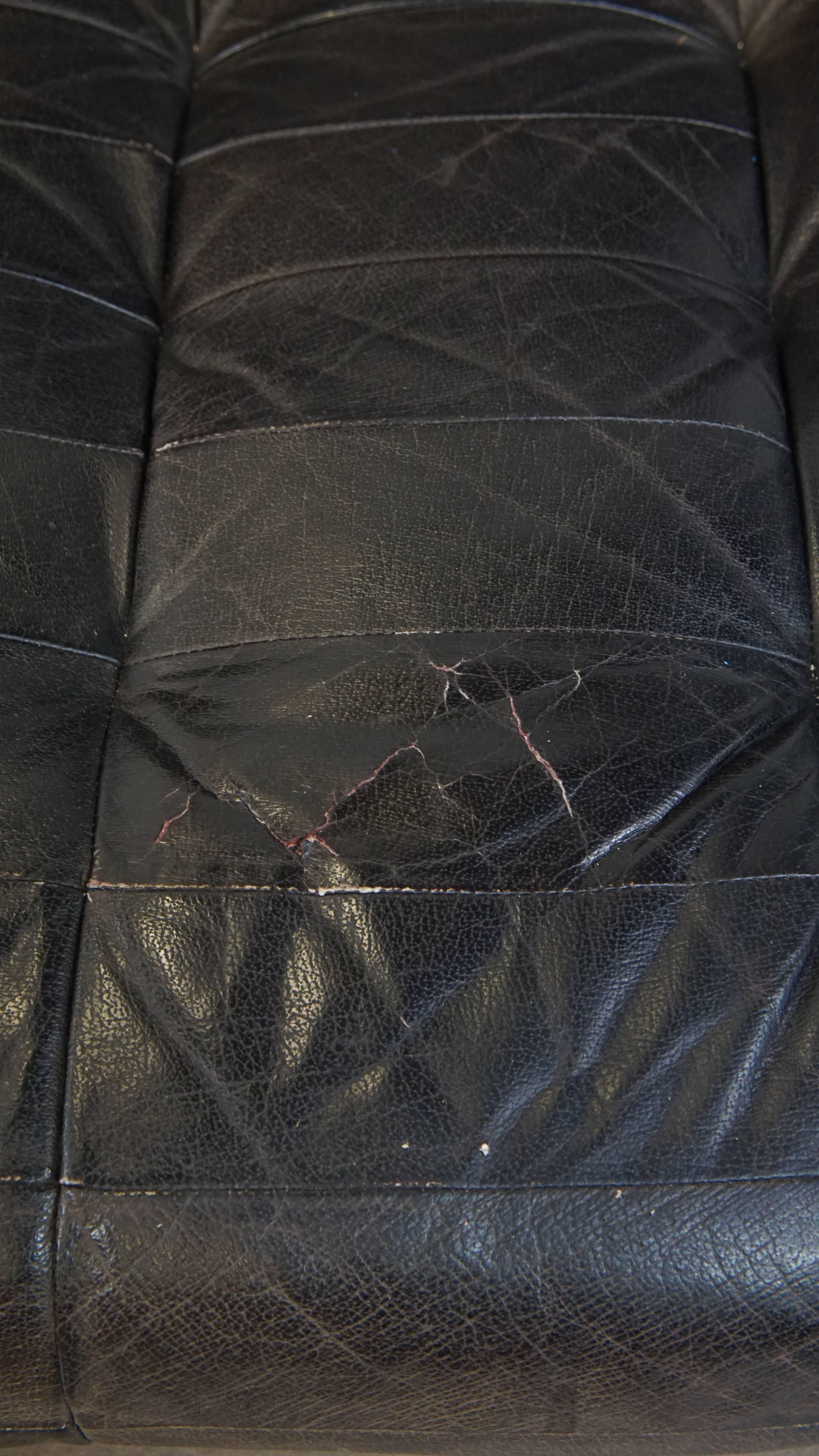Gray Leather Vintage Design Armchair from the 1970s For Sale 3