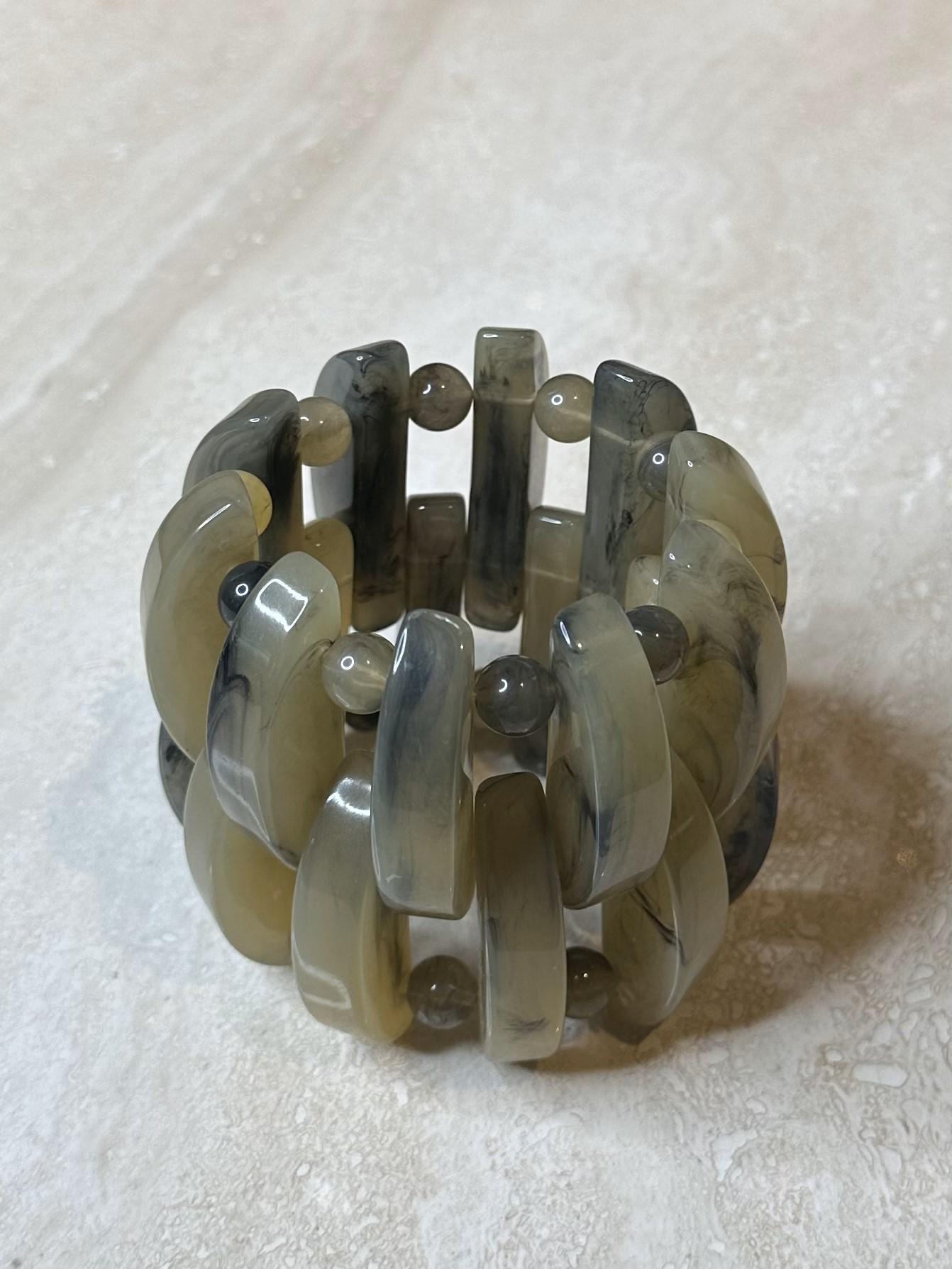 Regency Bracciale stretch in lucite grigia vintage Boho in vendita