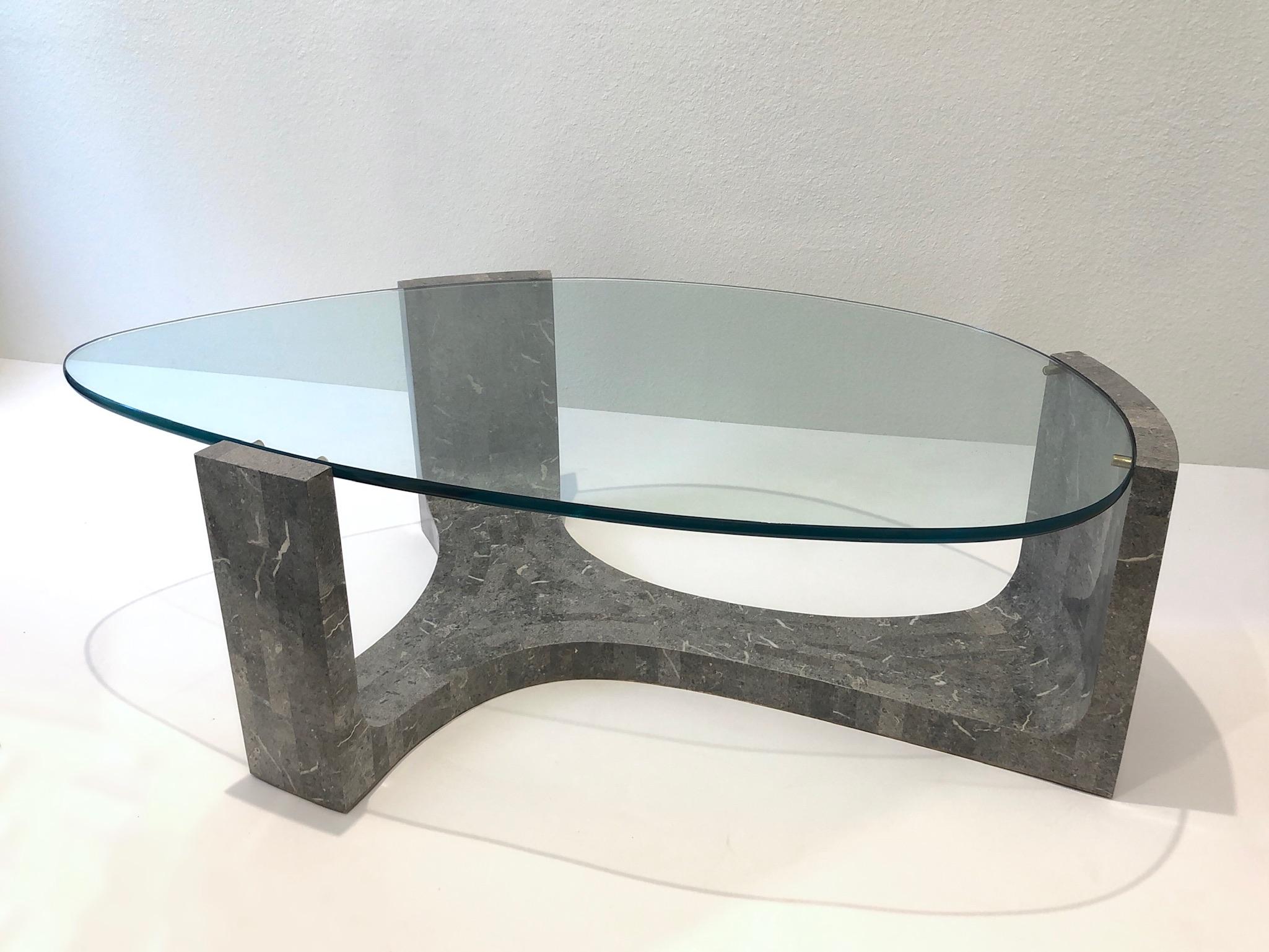 Moderne Table à cocktail en marbre gris et verre de Maitland Smith en vente