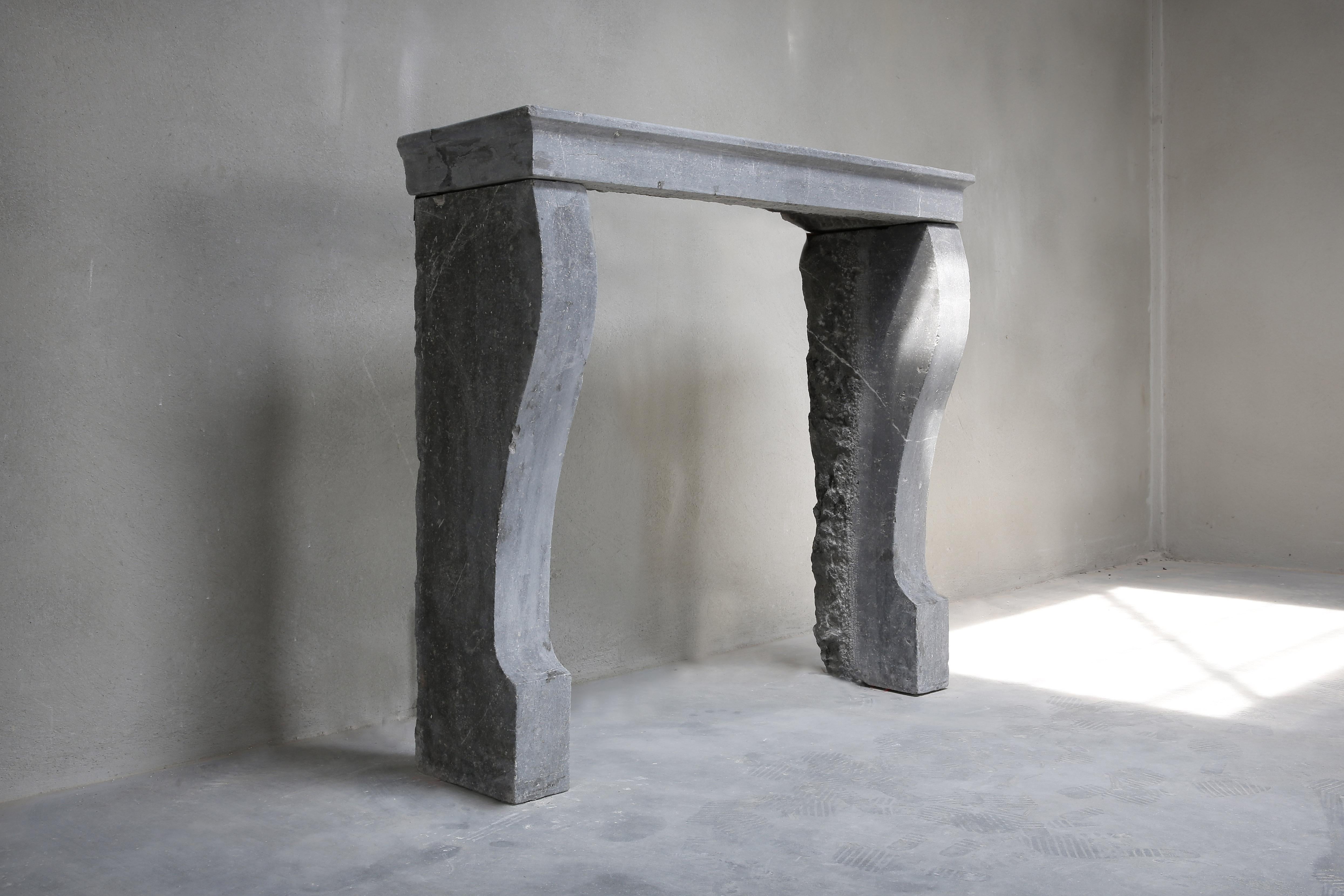 Nice and sober antique farmer's chimney of grey marble. A farmer's fireplace is also known as 'Campagnarde'. This type of chimney is often sober in design with minimal decorations so that the peace and authenticity is guaranteed. The grey color is