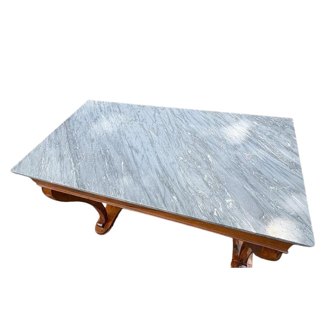 XX secolo Tavolo da console neoclassico di grandi dimensioni con piano in marmo grigio in vendita