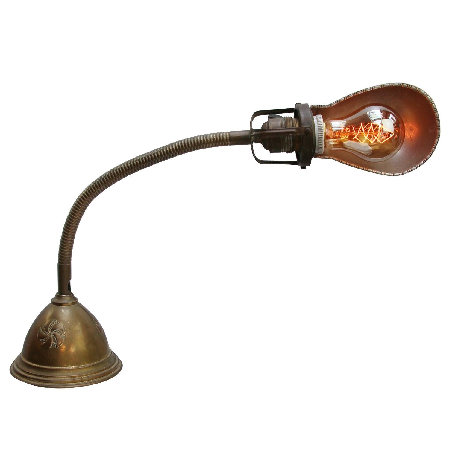 Brass goose neck desk light.
Flexible brass gooseneck arm with metal shade.
Brass base. Black cotton wire and plug.
Also, available with US/UK plug

Weight: 2.40 kg / 5.2 lb

Priced per individual item. All lamps have been made suitable by