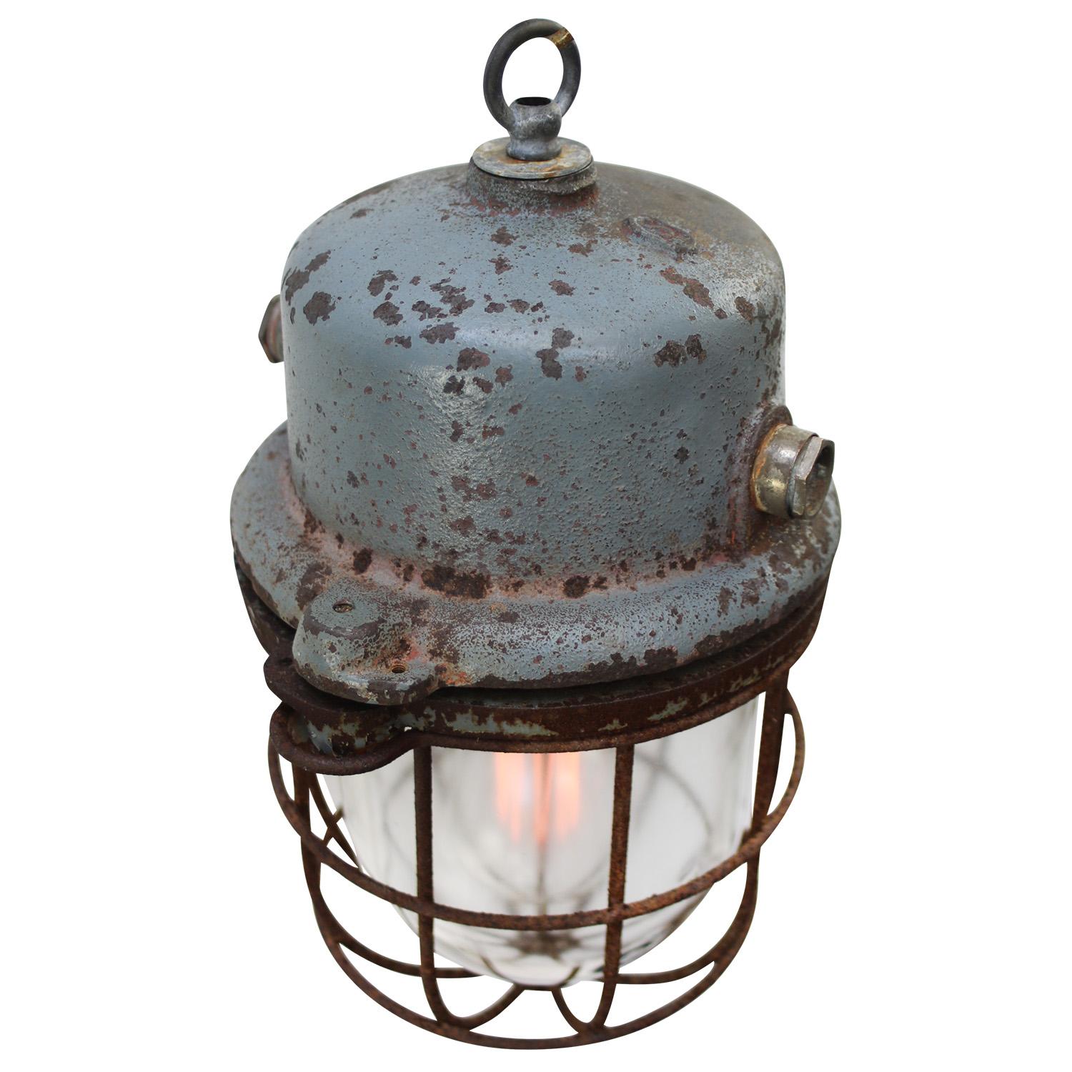 Vintage European industrial hanging lamp.
Cast iron with clear glass.

Weight 5.10 kg / 11.2 lb

Priced per individual item. All lamps have been made suitable by international standards for incandescent light bulbs, energy-efficient and LED bulbs.