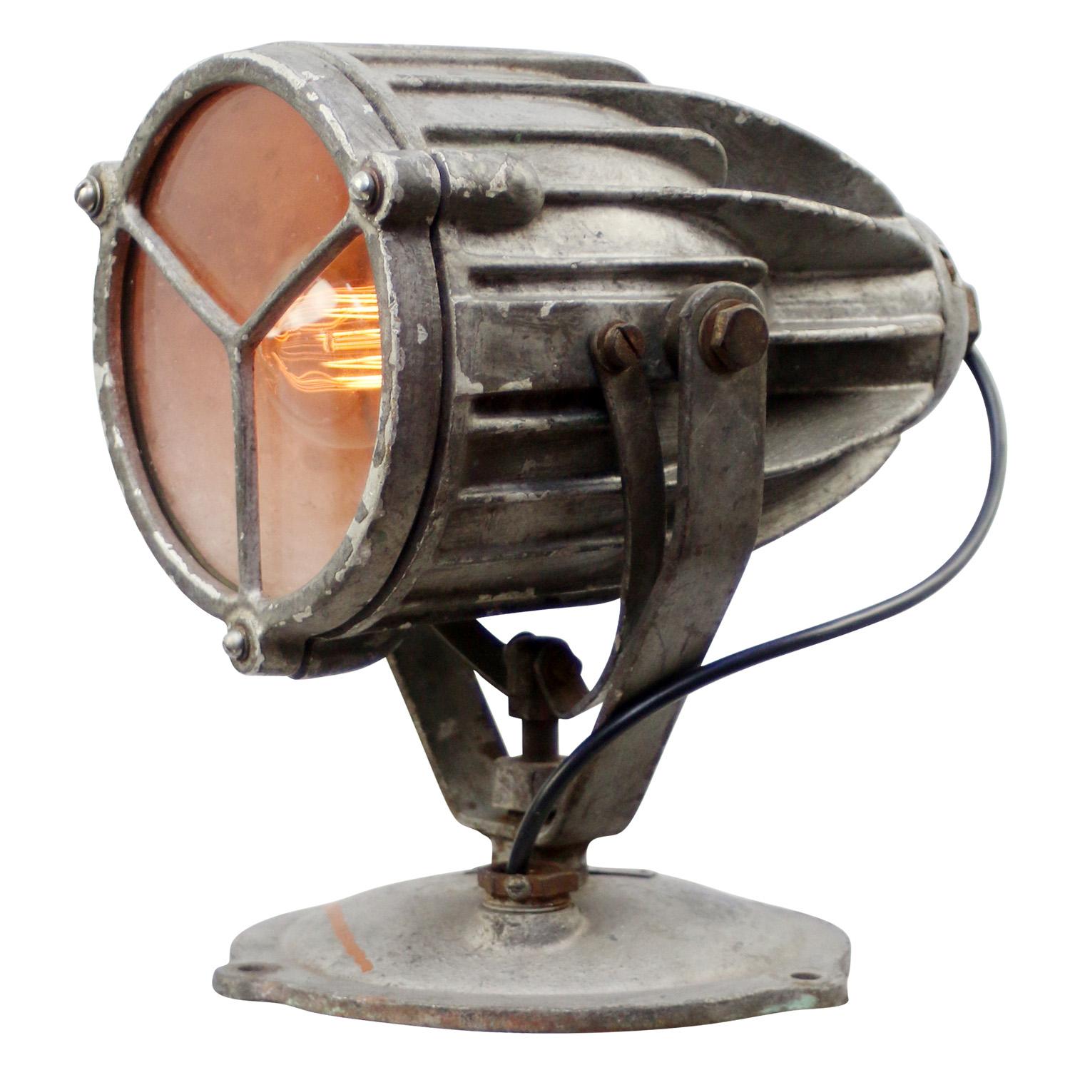 Vintage Industrielle Vintage-Tischlampe aus grauem Metall mit Klarglasflecken im Zustand „Gut“ im Angebot in Amsterdam, NL