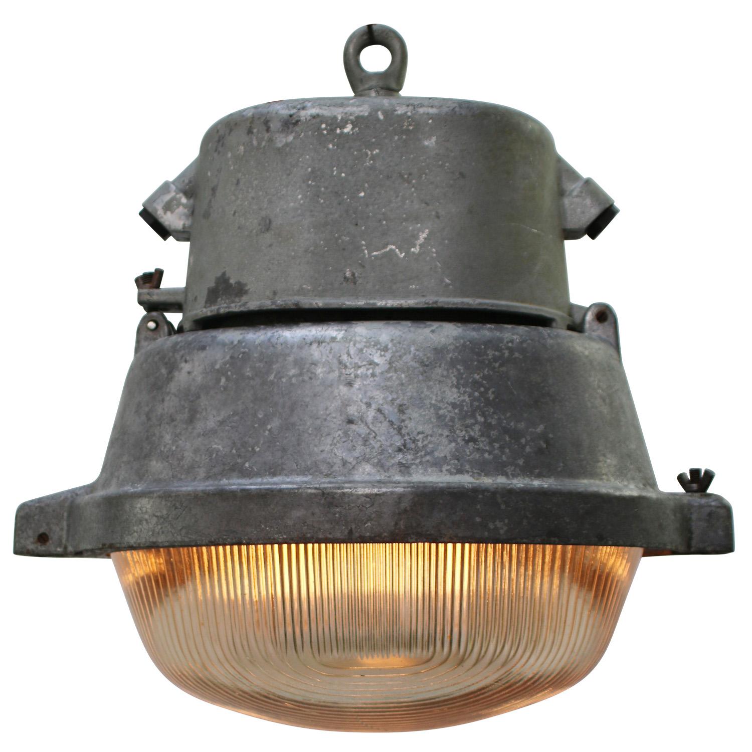 Oval street light
cast aluminum, Holophane glass

Weight: 6.80 kg / 15 lb

Priced per individual item. All lamps have been made suitable by international standards for incandescent light bulbs, energy-efficient and LED bulbs. E26/E27 bulb holders