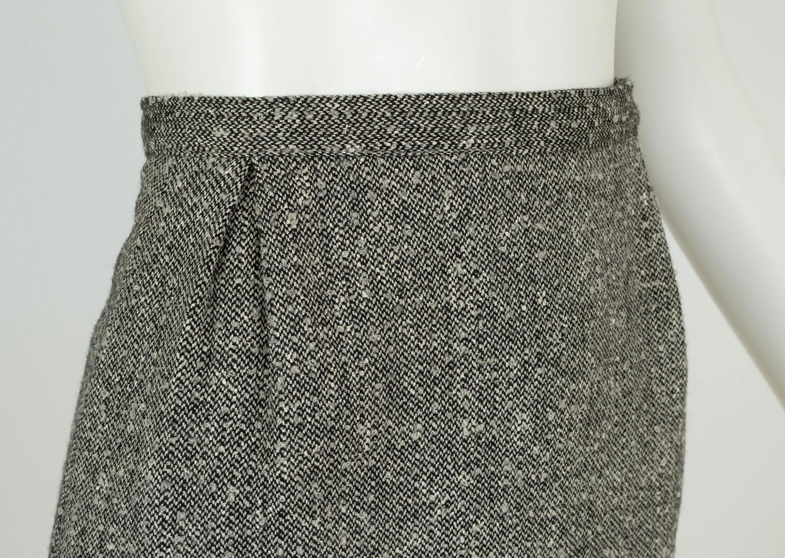 Gray Micro Herringbone Wool Eisenhower Skirt Suit w Novelty Buttons – XXS, 1950s in vendita 7