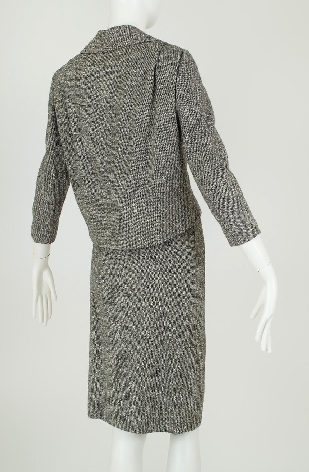 Grigio Gray Micro Herringbone Wool Eisenhower Skirt Suit w Novelty Buttons – XXS, 1950s in vendita
