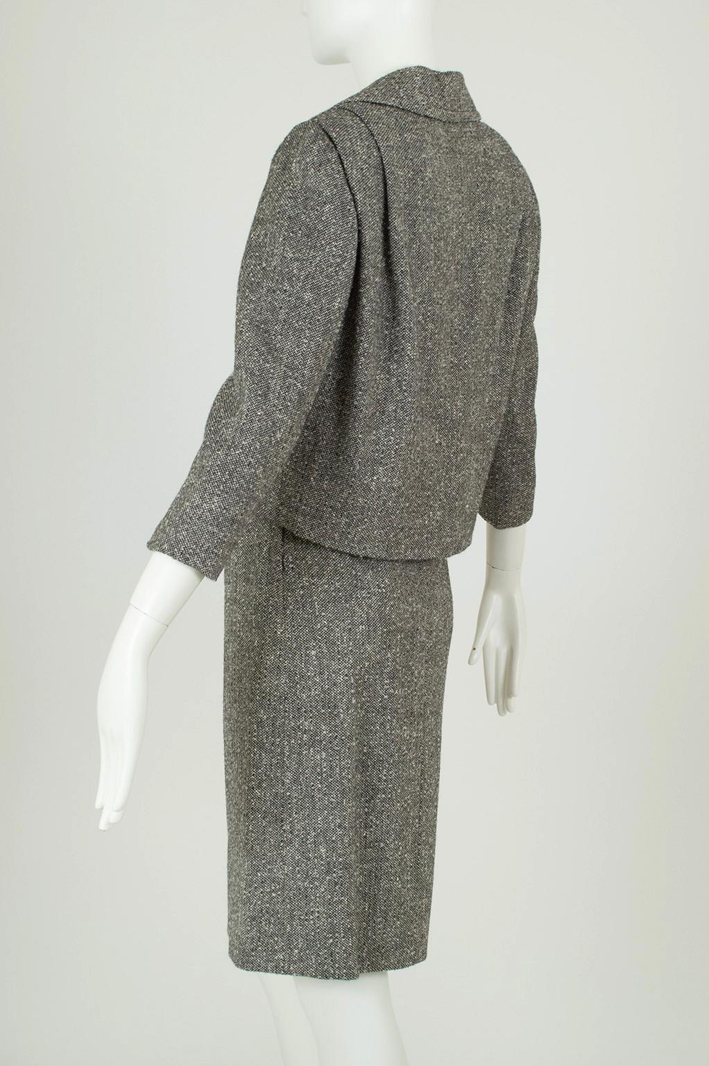 Gray Micro Herringbone Wool Eisenhower Skirt Suit w Novelty Buttons – XXS, 1950s In condizioni ottime in vendita a Tucson, AZ