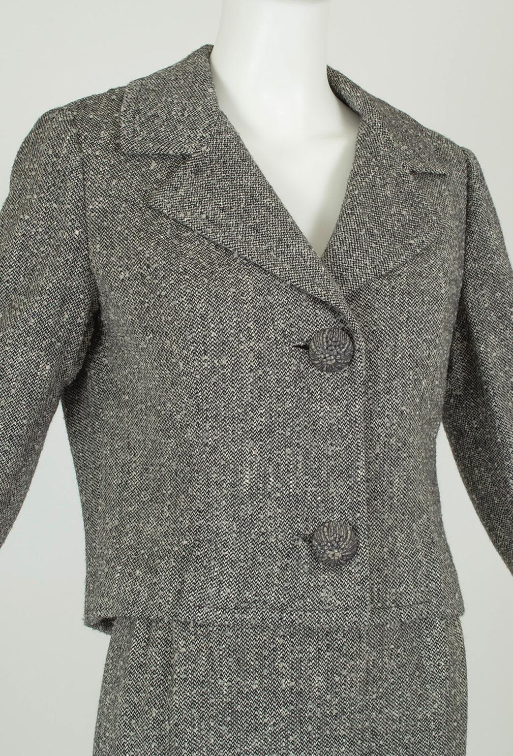 Gray Micro Herringbone Wool Eisenhower Skirt Suit w Novelty Buttons – XXS, 1950s in vendita 3